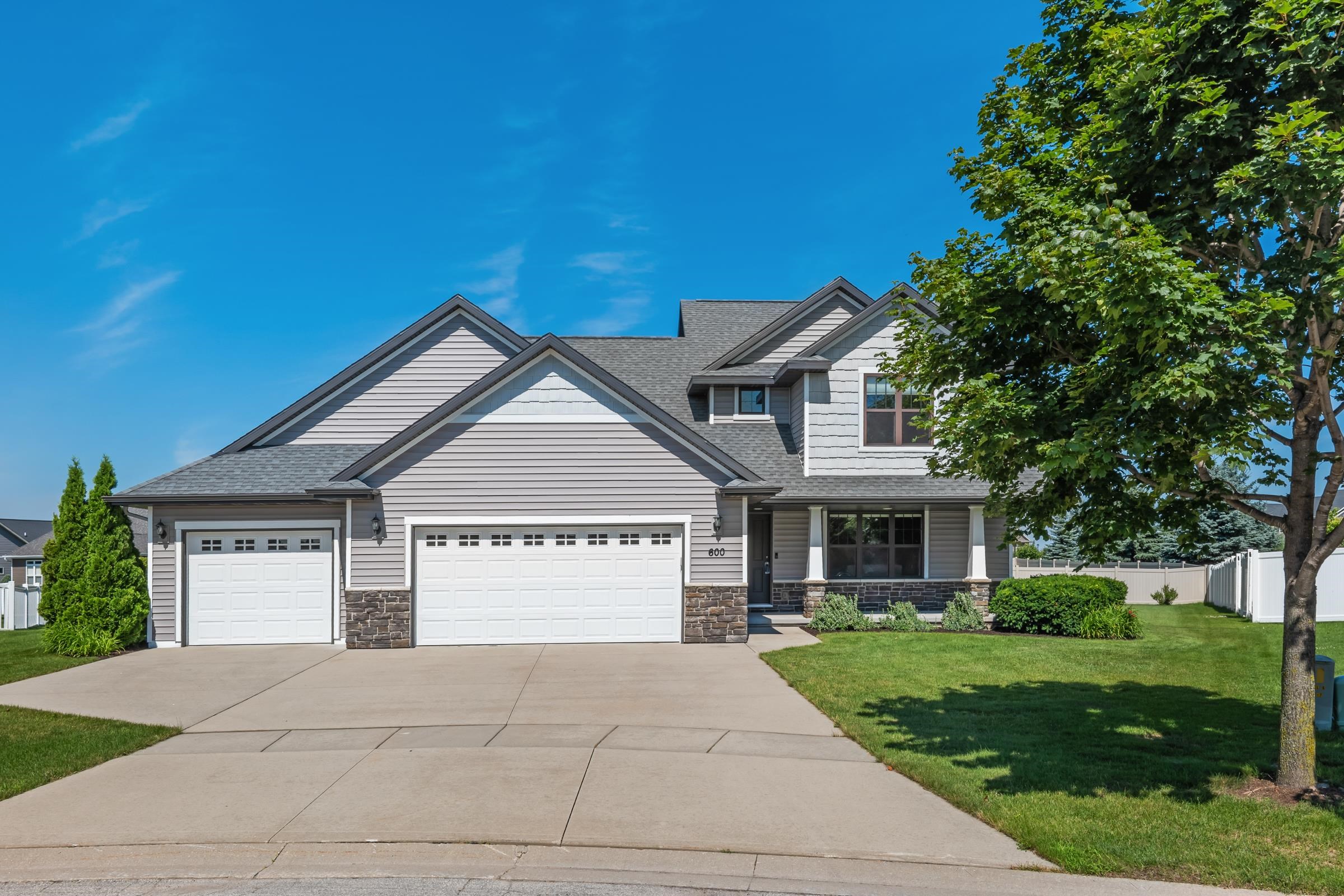 600 CASTLESTONE Court property preview photograph