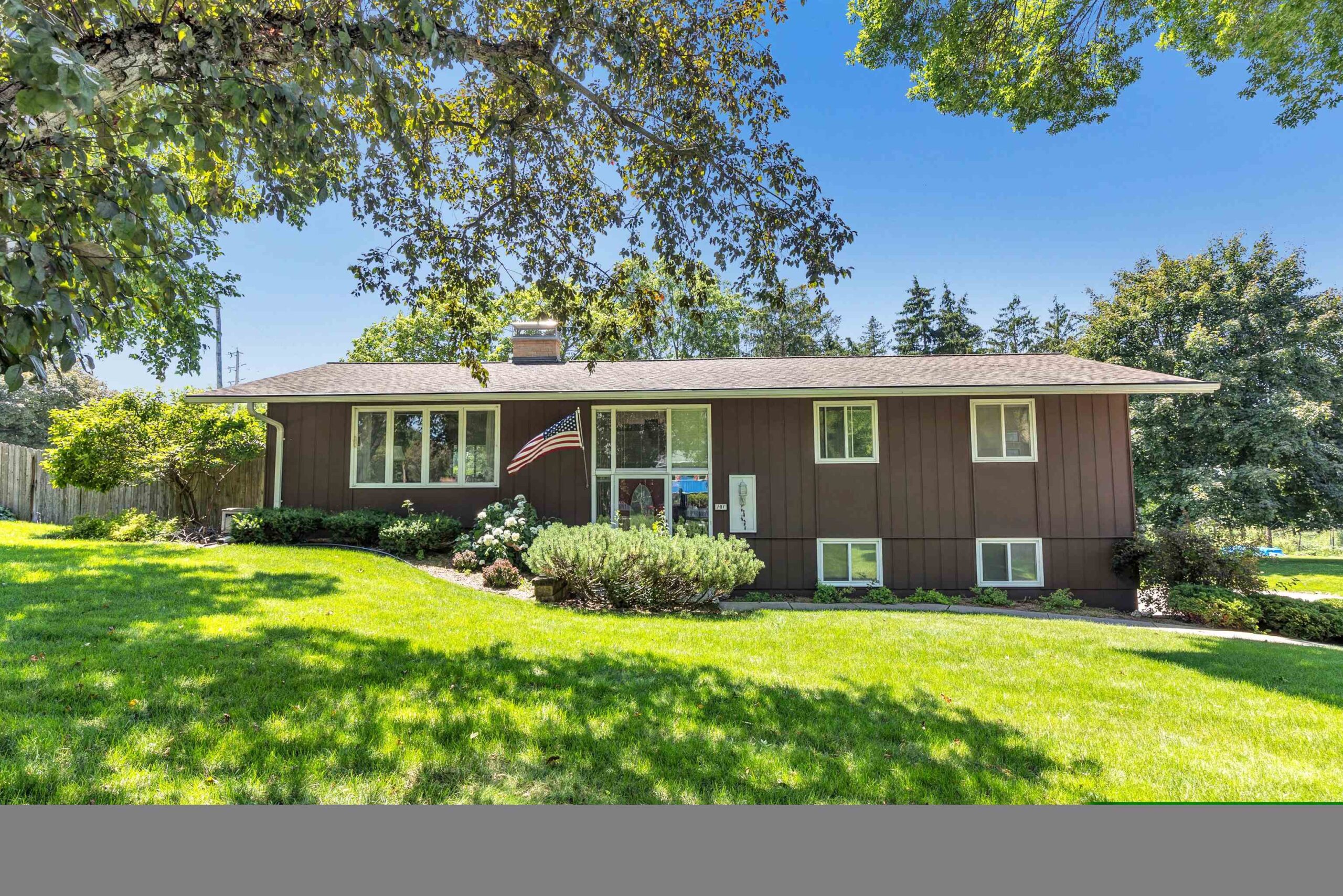 101 ROSELAWN Boulevard property preview photograph