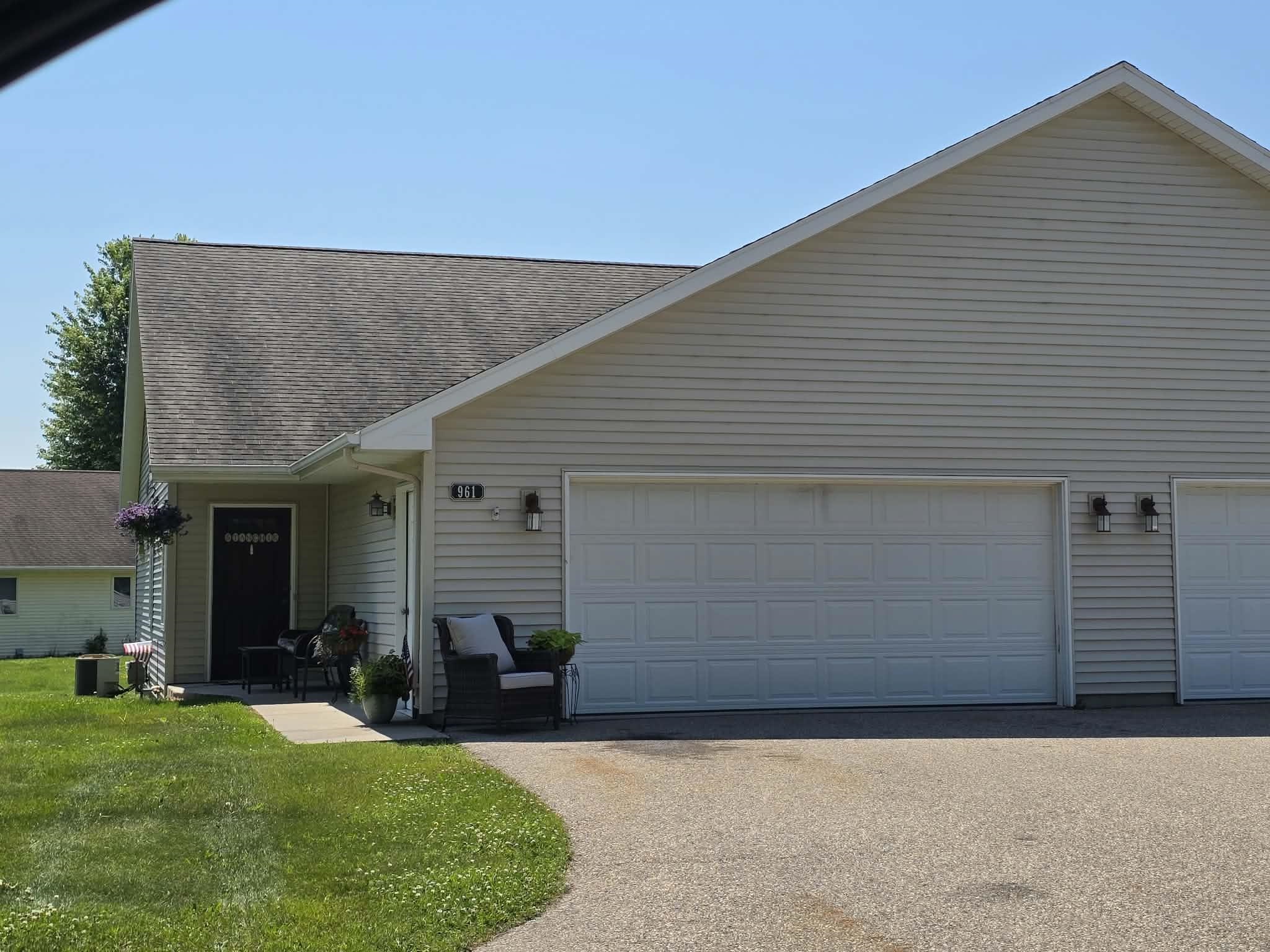 961 CHARLES WRIGHT Drive property preview photograph