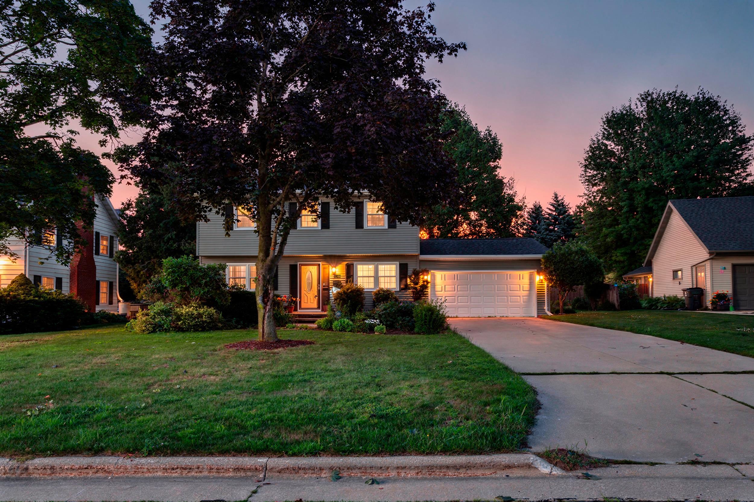 1344 WHITTIER Drive property preview photograph