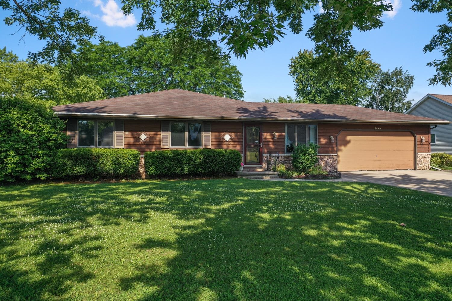 2440 MEADOW PARK Drive property preview photograph