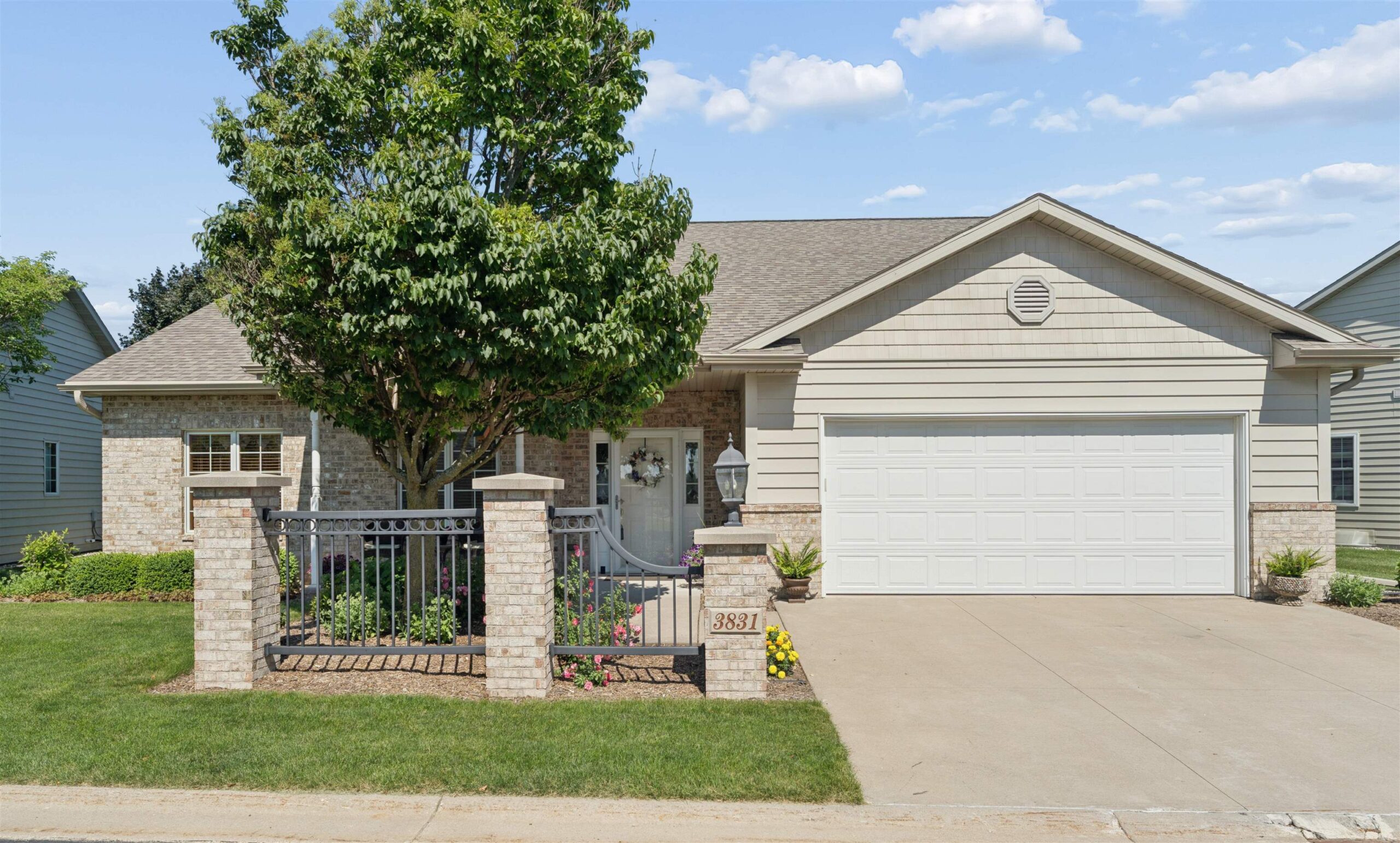 3831 N WAYSIDE Lane property preview photograph