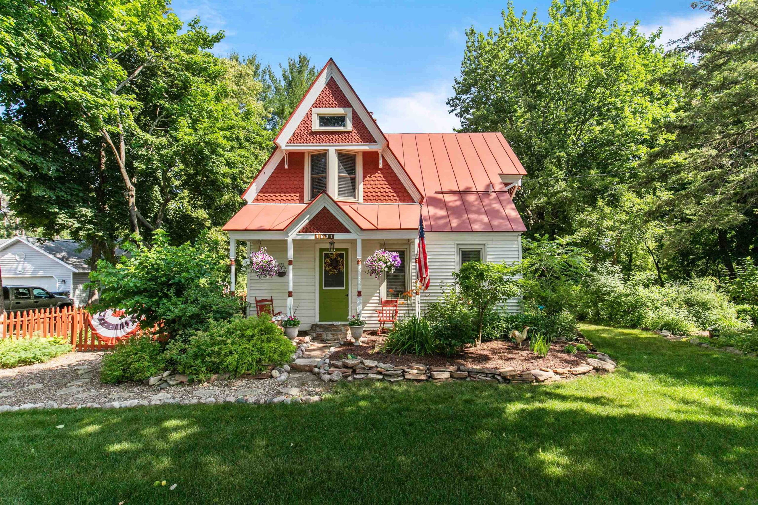 1631 ROYALTON Street property preview photograph