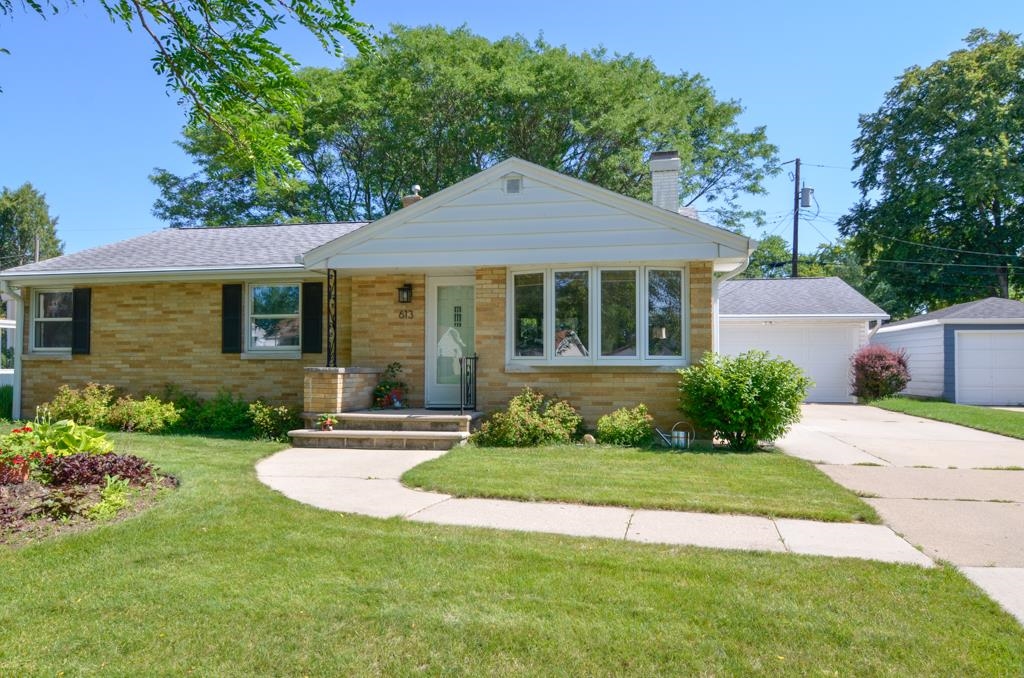 613 CLOVER Lane property preview photograph
