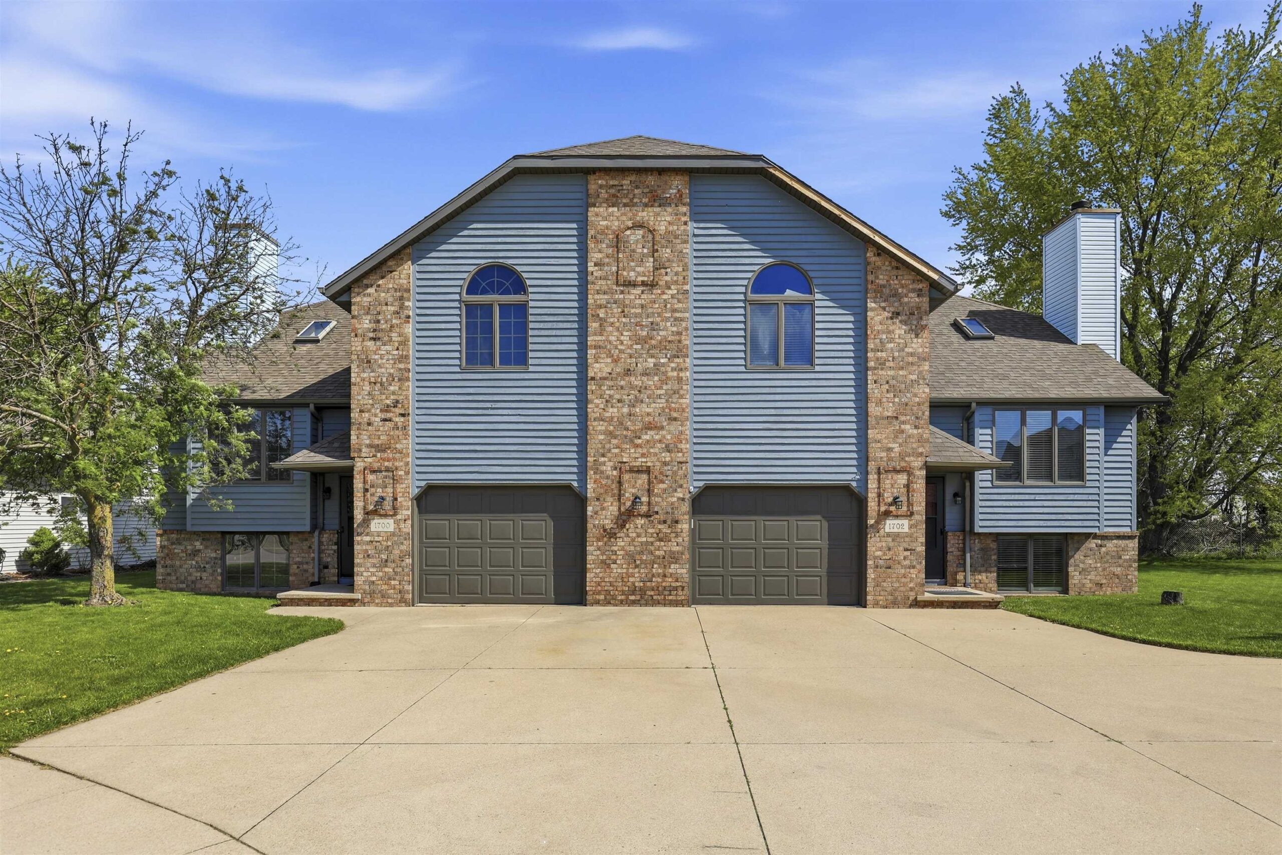 1700 E TRACIA Lane property preview photograph