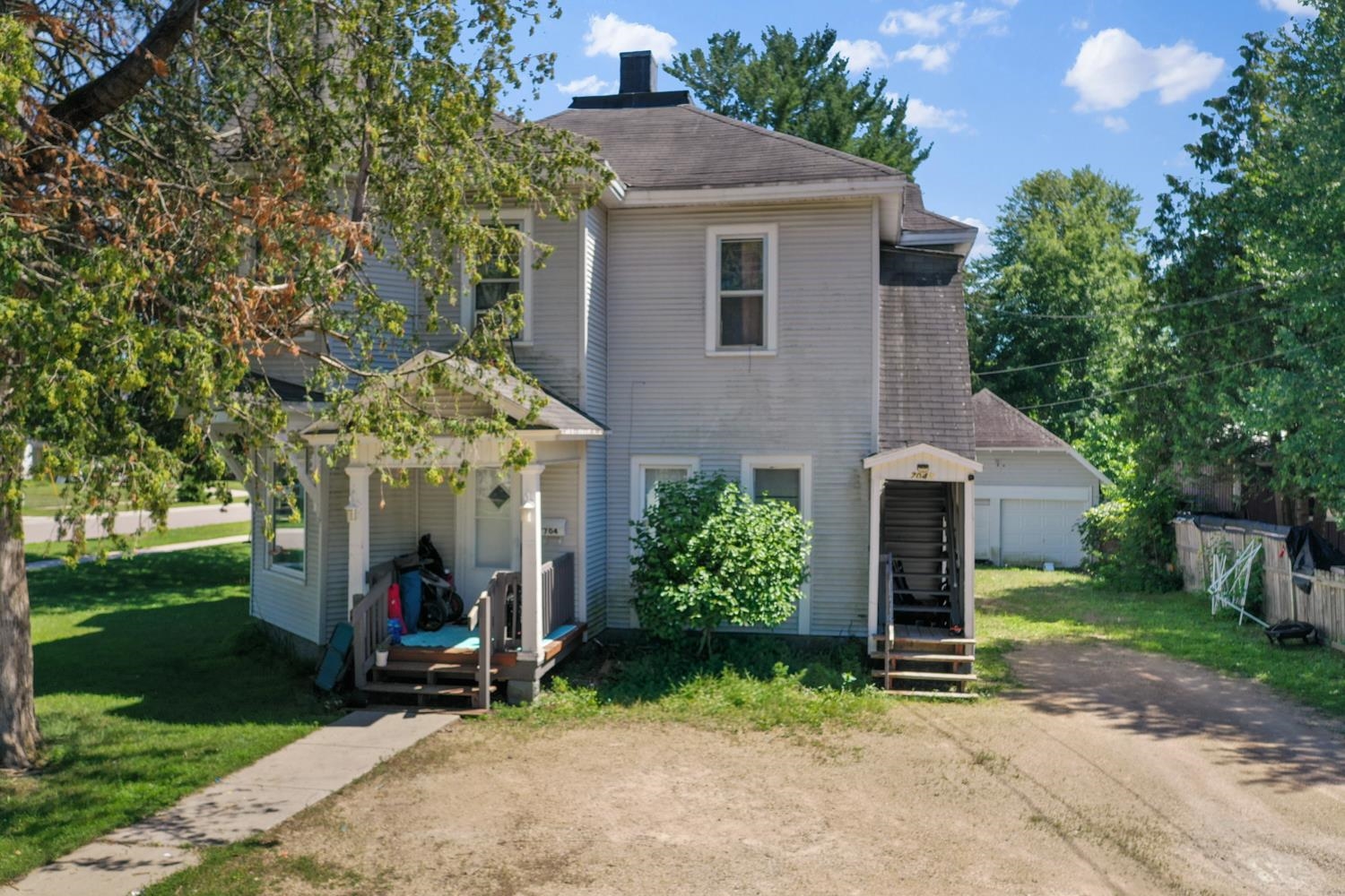 704 W PICNIC Street property preview photograph