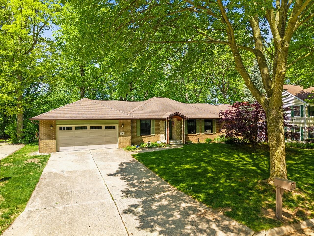 250 TRADERS Point property preview photograph