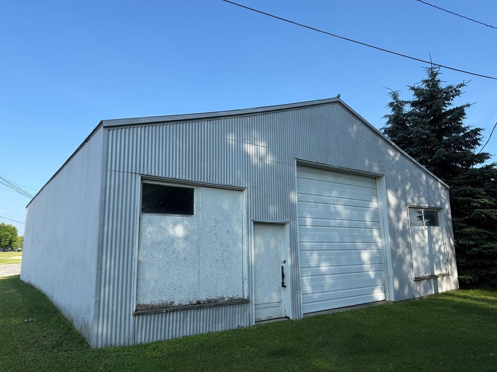DIVISION Street property preview photograph