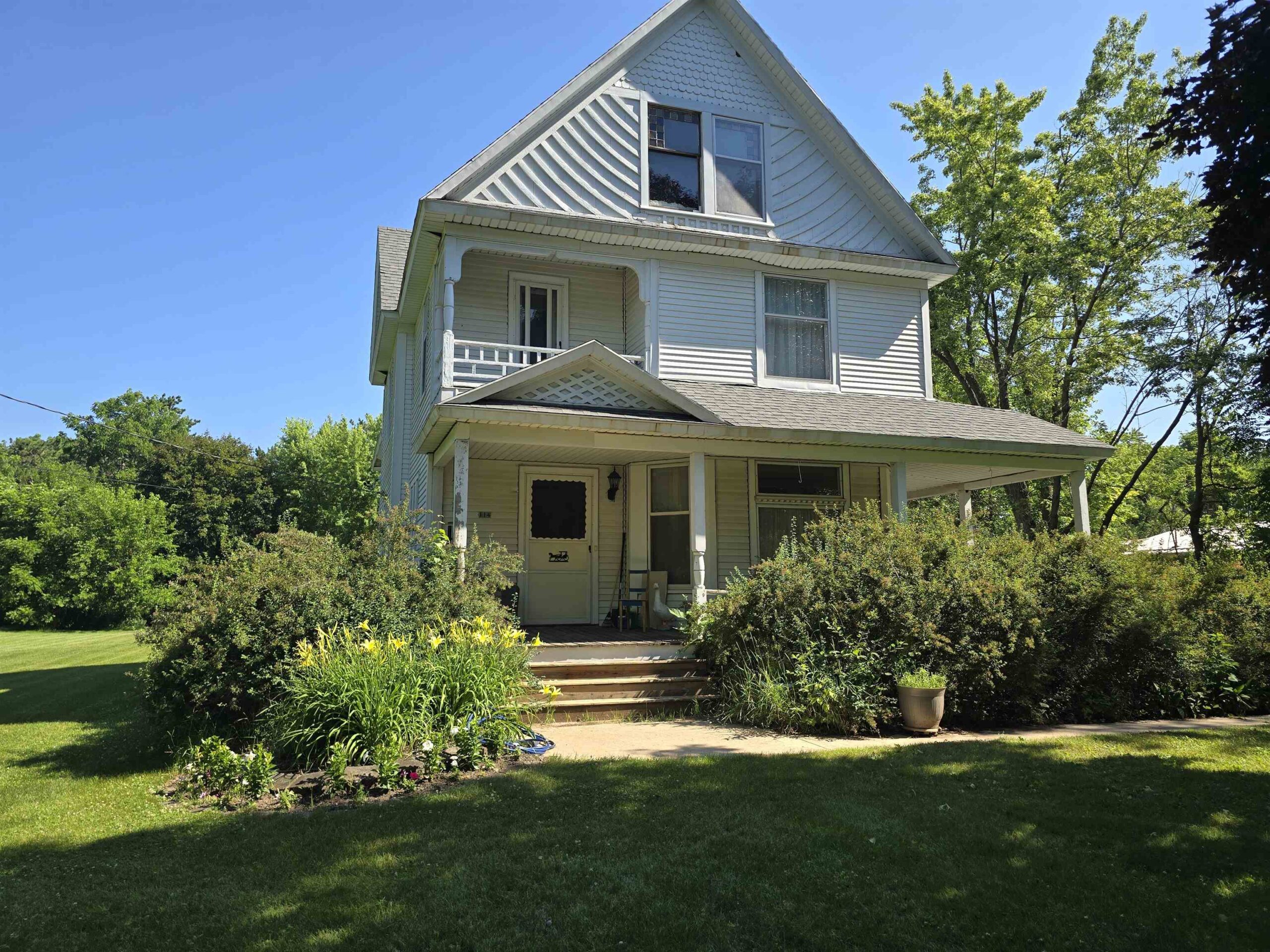 114 W MILL Street property preview photograph