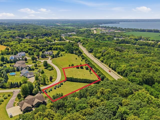 JENNIE LEE Court property preview photograph