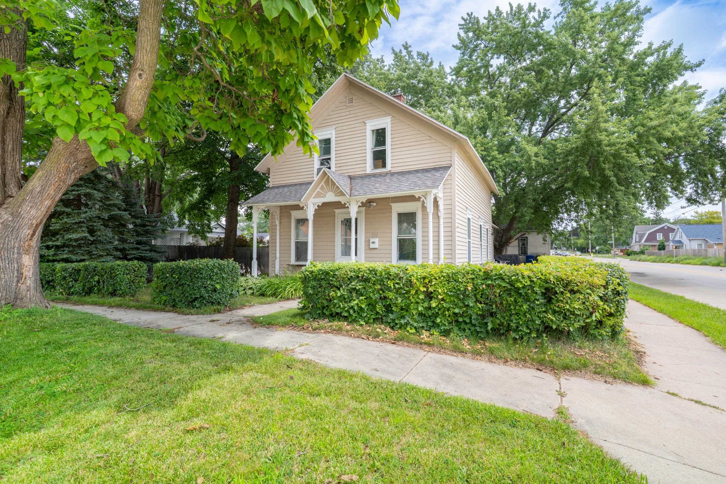 100 N WINNEBAGO Street property preview photograph