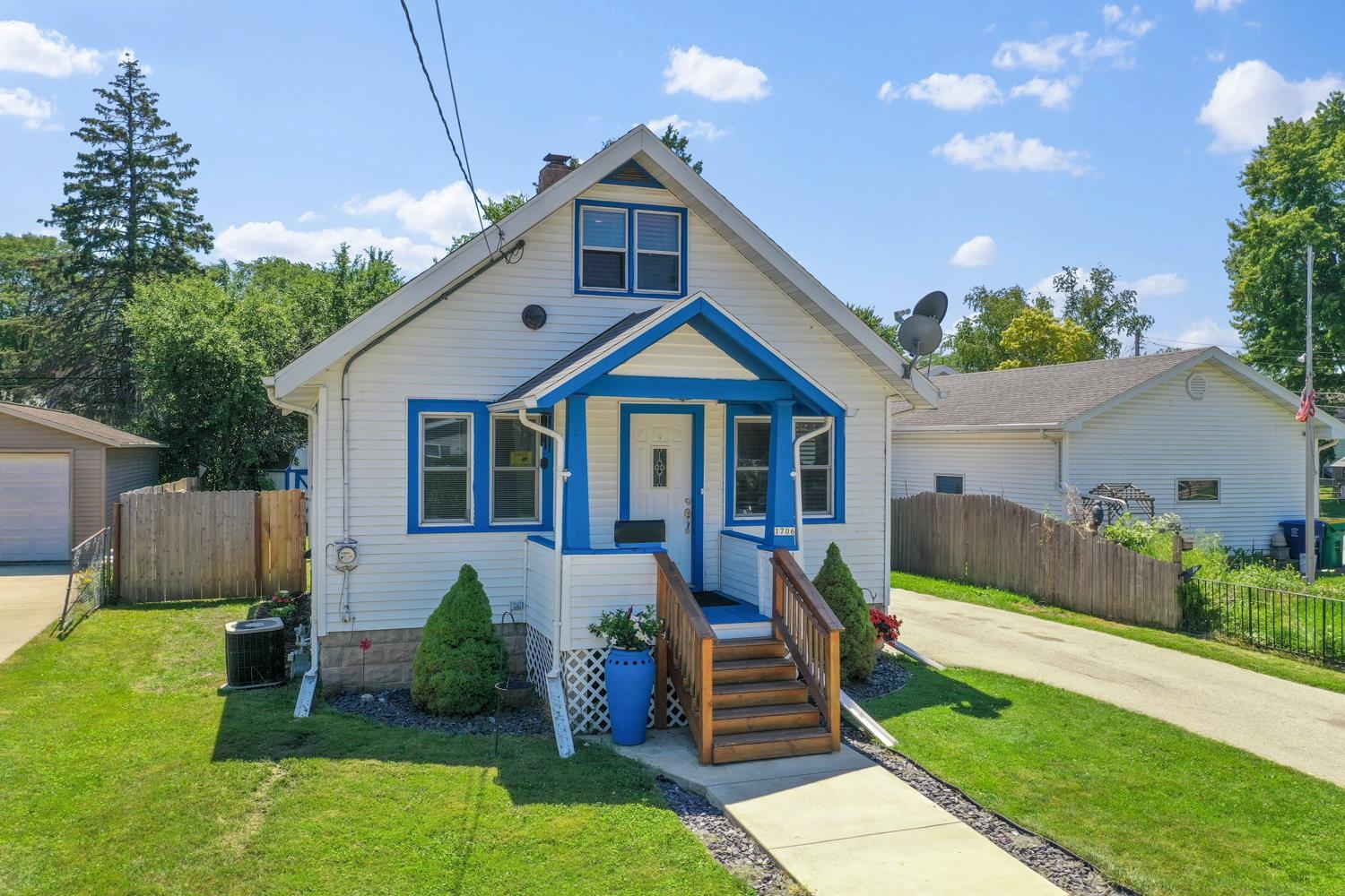 1706 SMITH Street property preview photograph