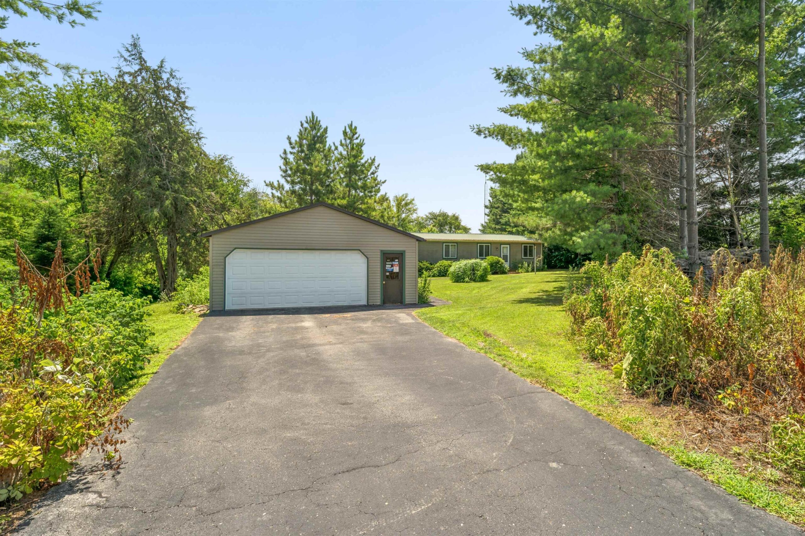 W8590 BREAKNECK Road property preview photograph