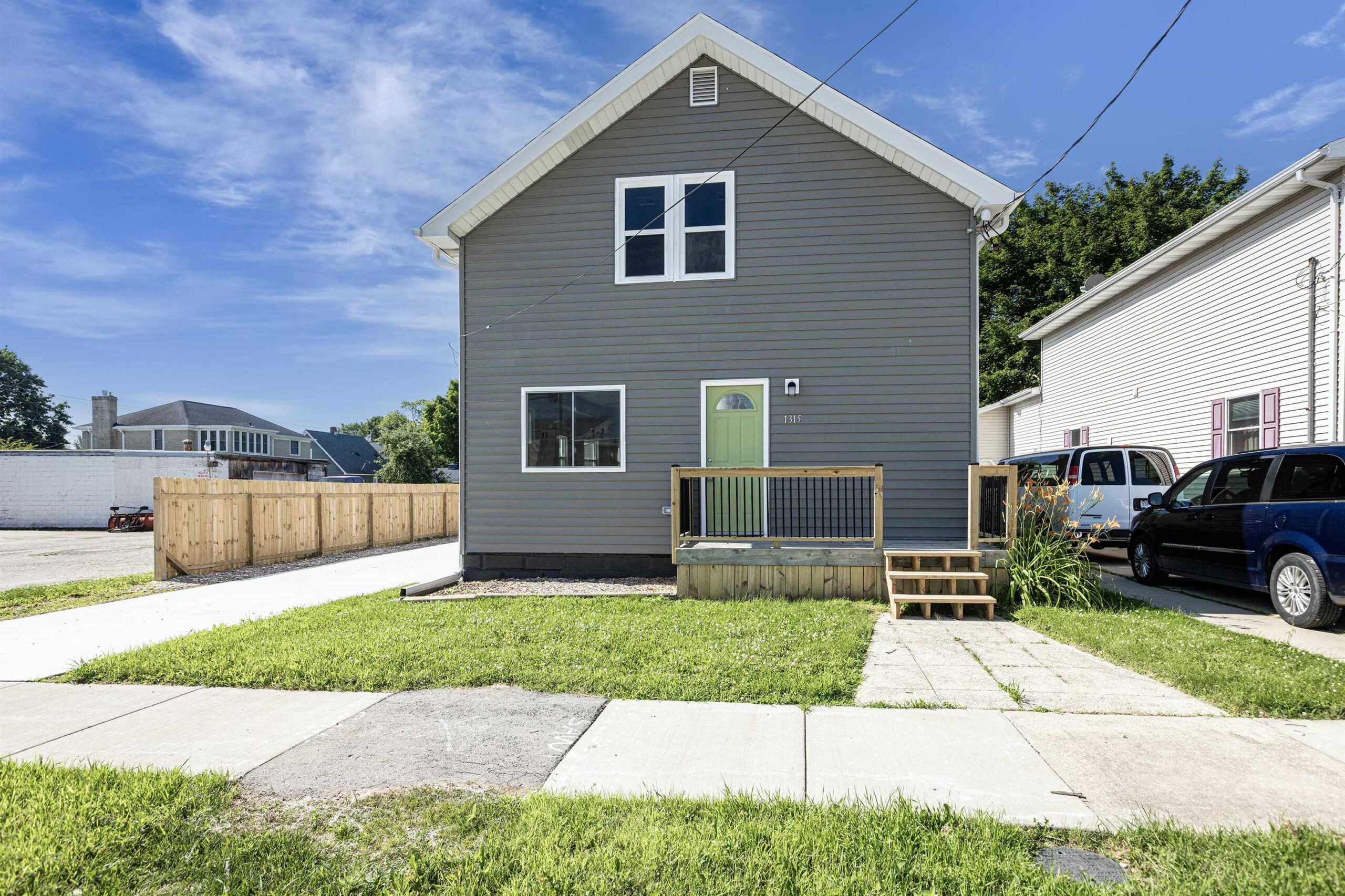 1315 W SUMMER Street property preview photograph