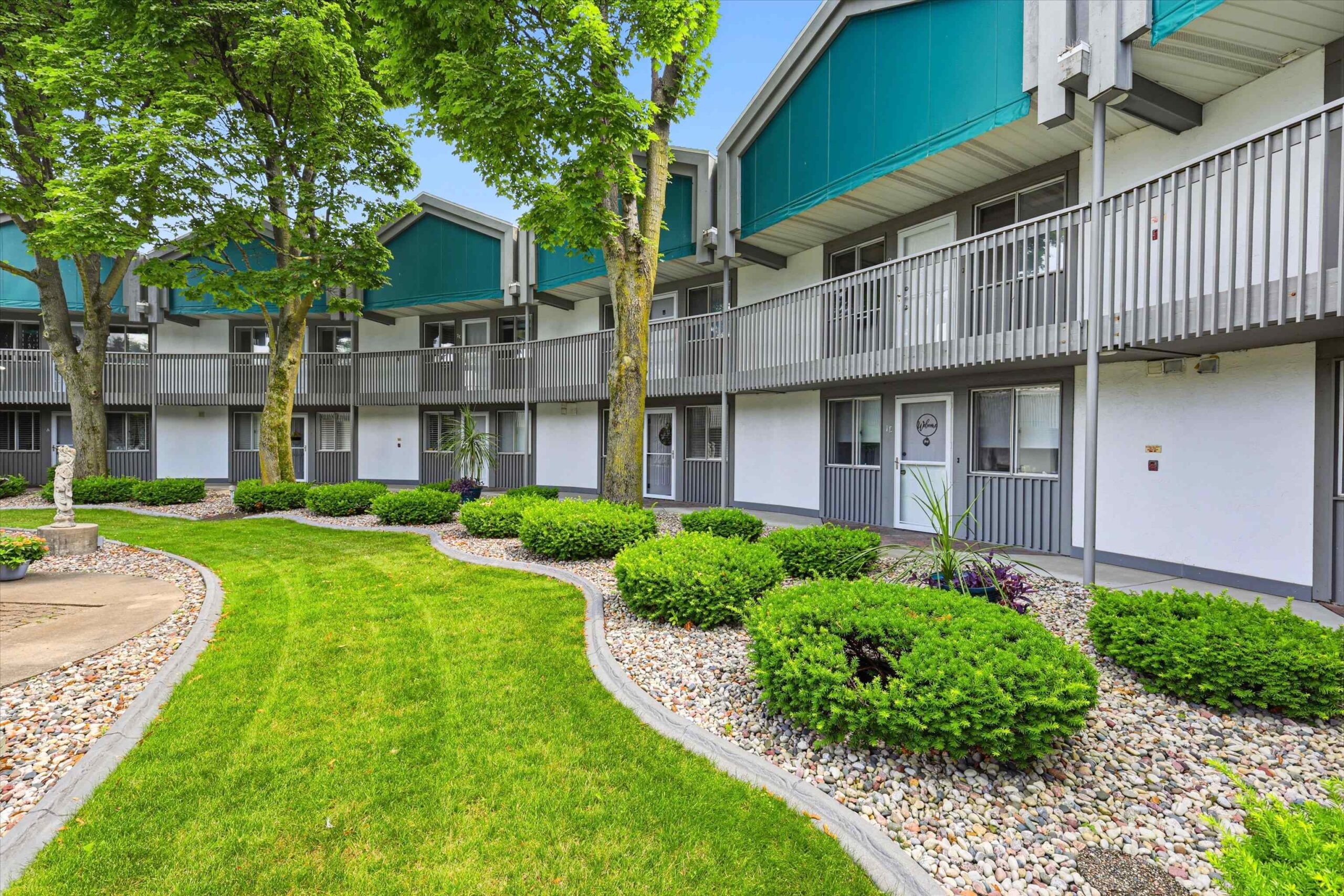1001 S ONEIDA Street property preview photograph