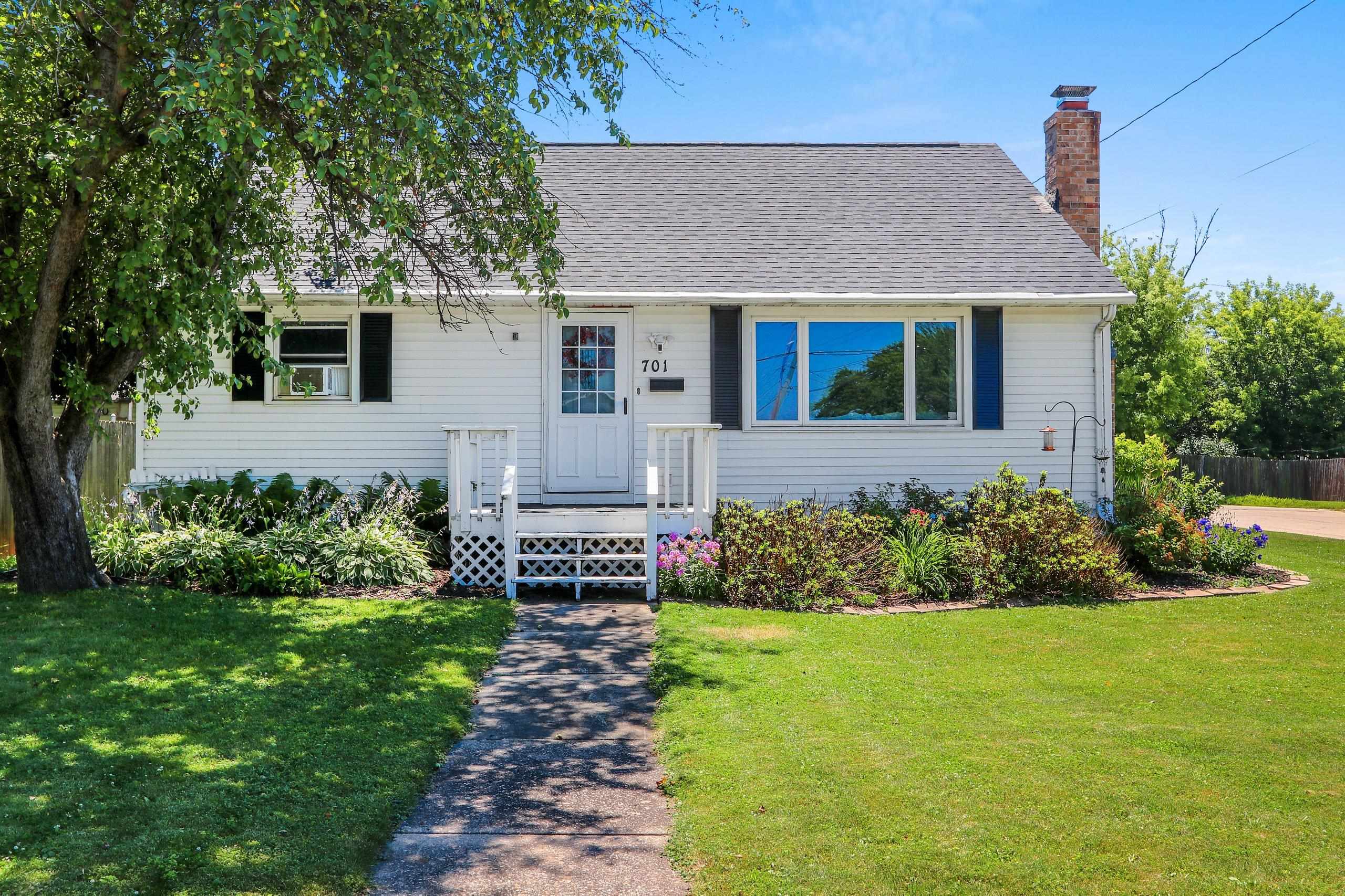 701 E 10TH Street property preview photograph