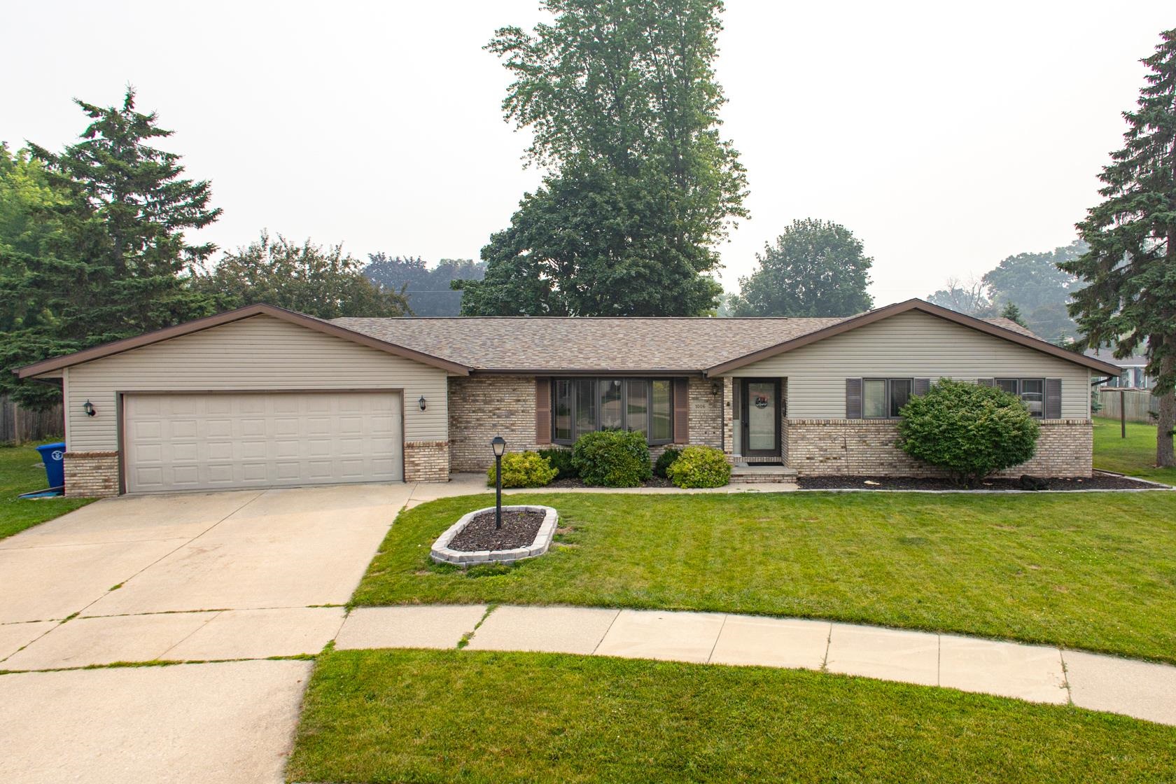 1006 WOODLAND Court property preview photograph
