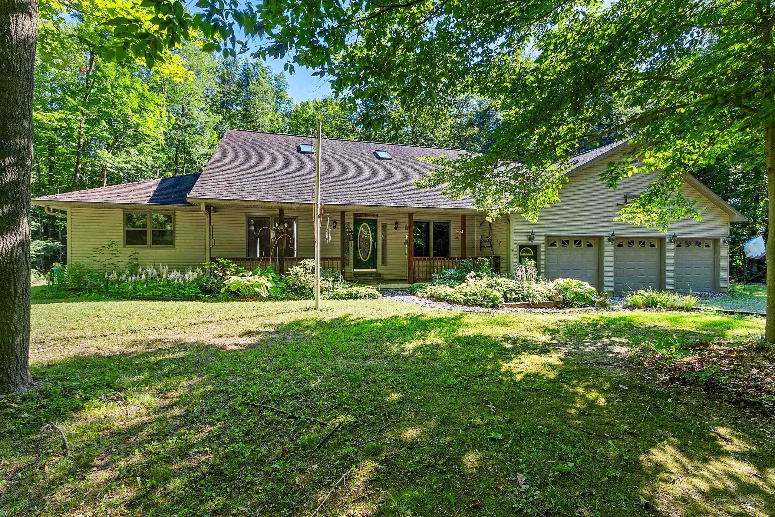 5262 MAPLE Lane property preview photograph
