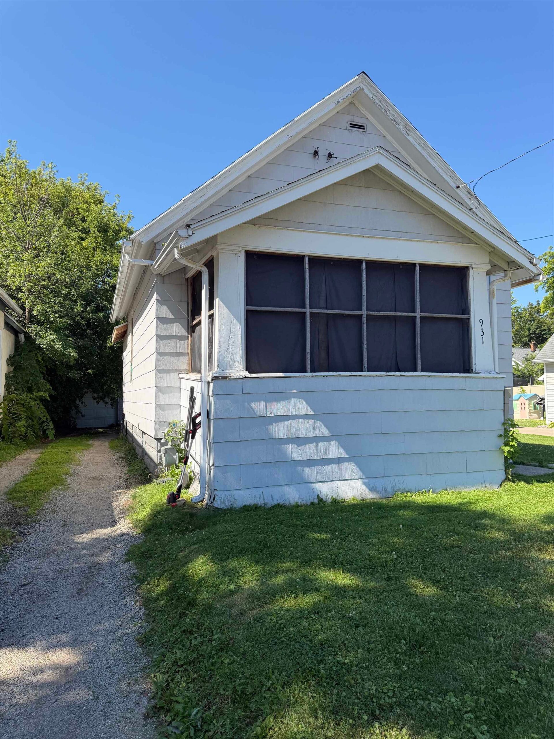 931 SHAWANO Avenue property preview photograph
