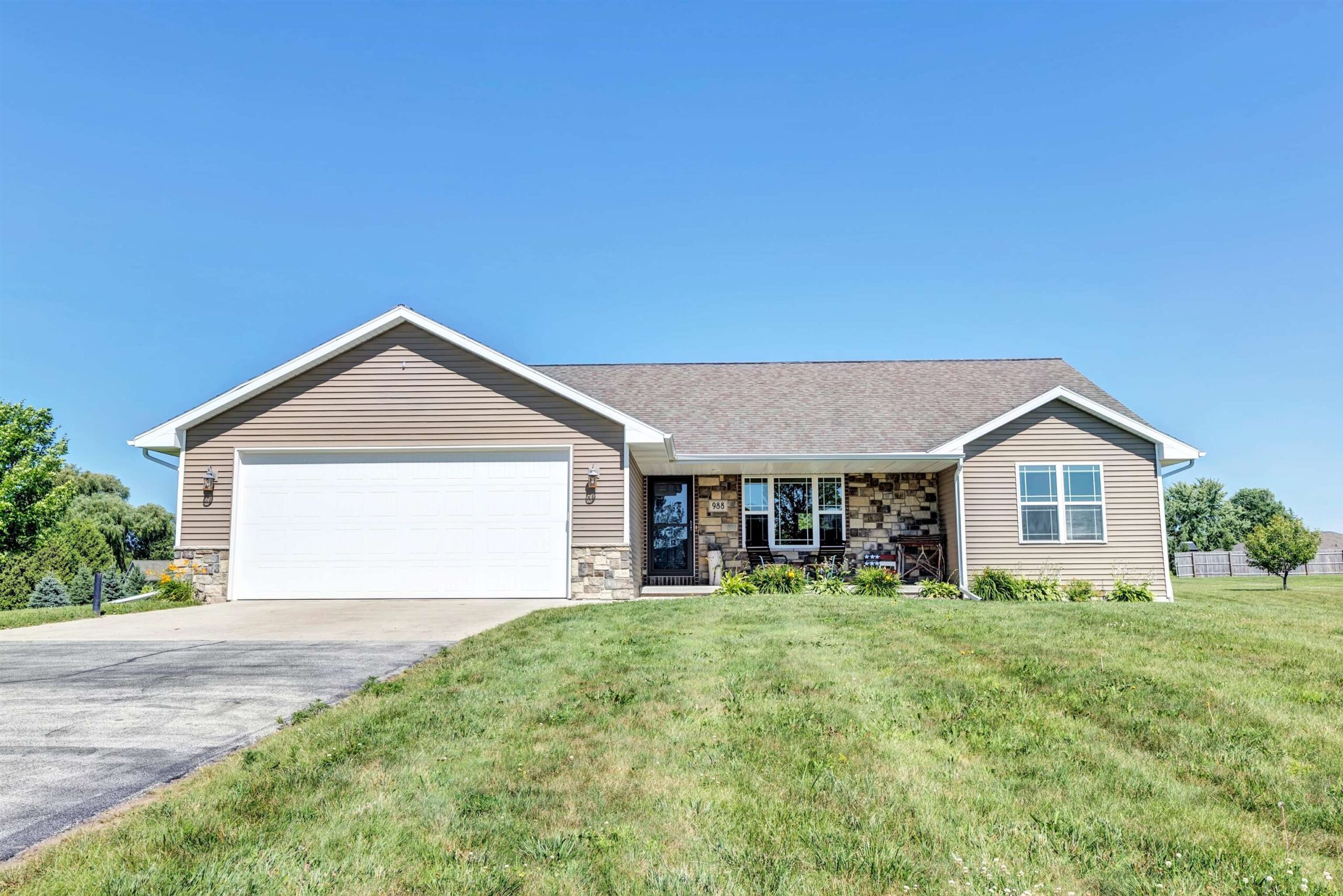 988 CREEK Court property preview photograph