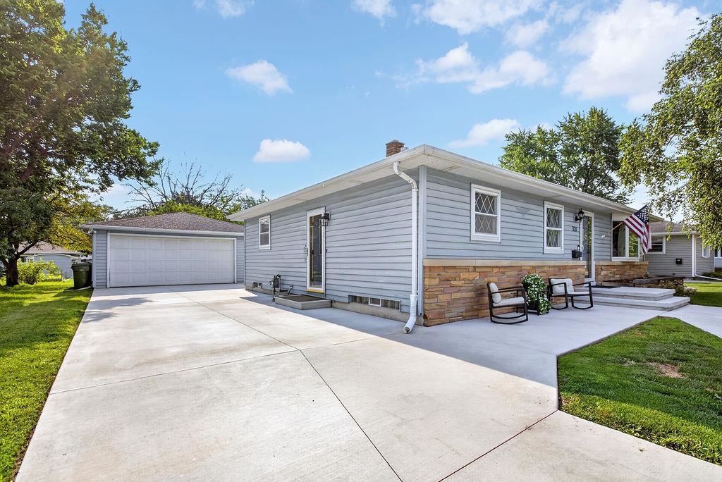 321 S LINDA Street property preview photograph
