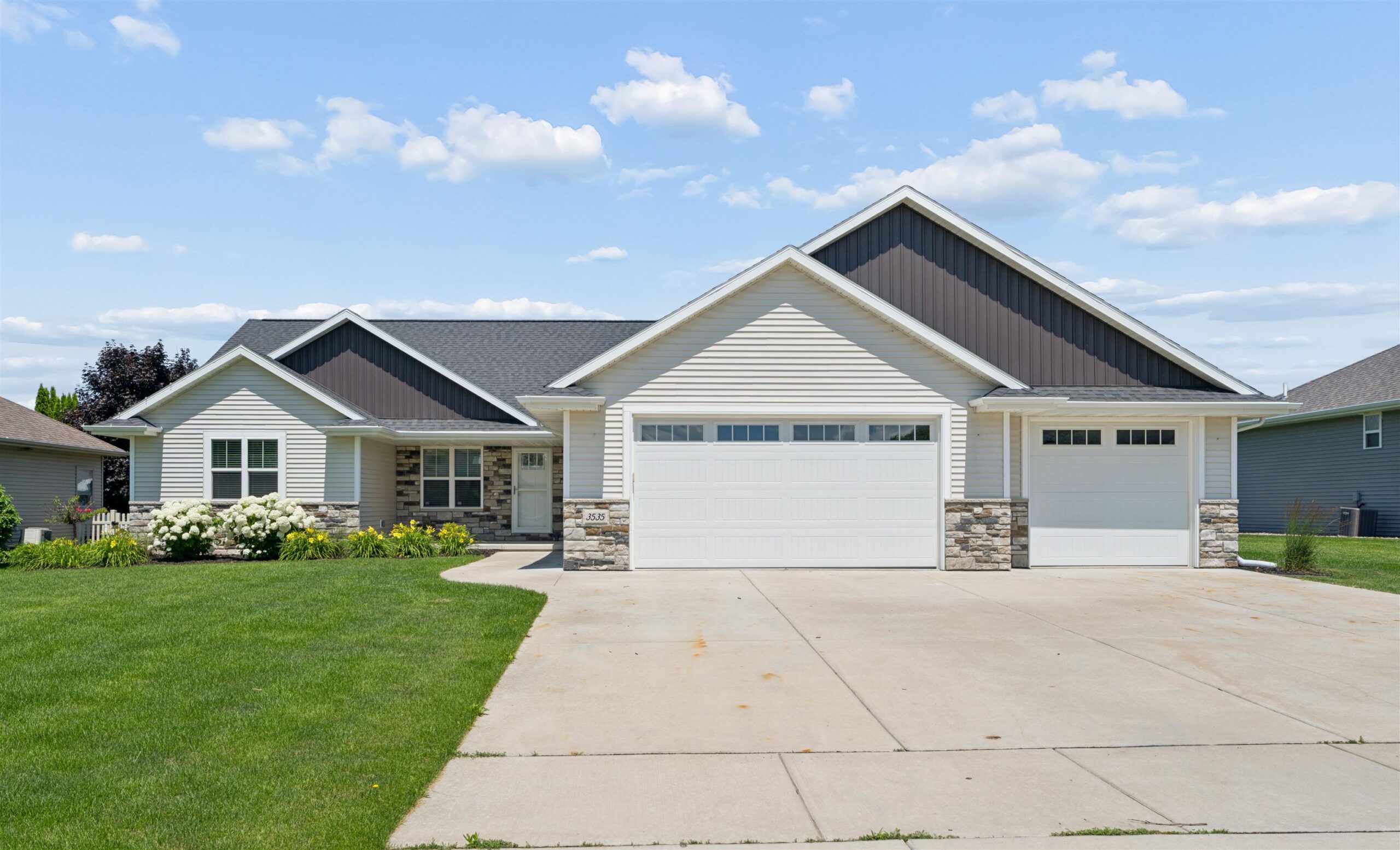 3535 GLEN OAKS Pass property preview photograph