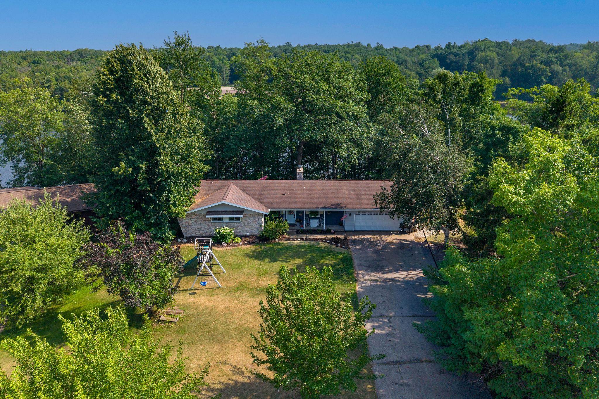313 W HIGHLAND Drive property preview photograph