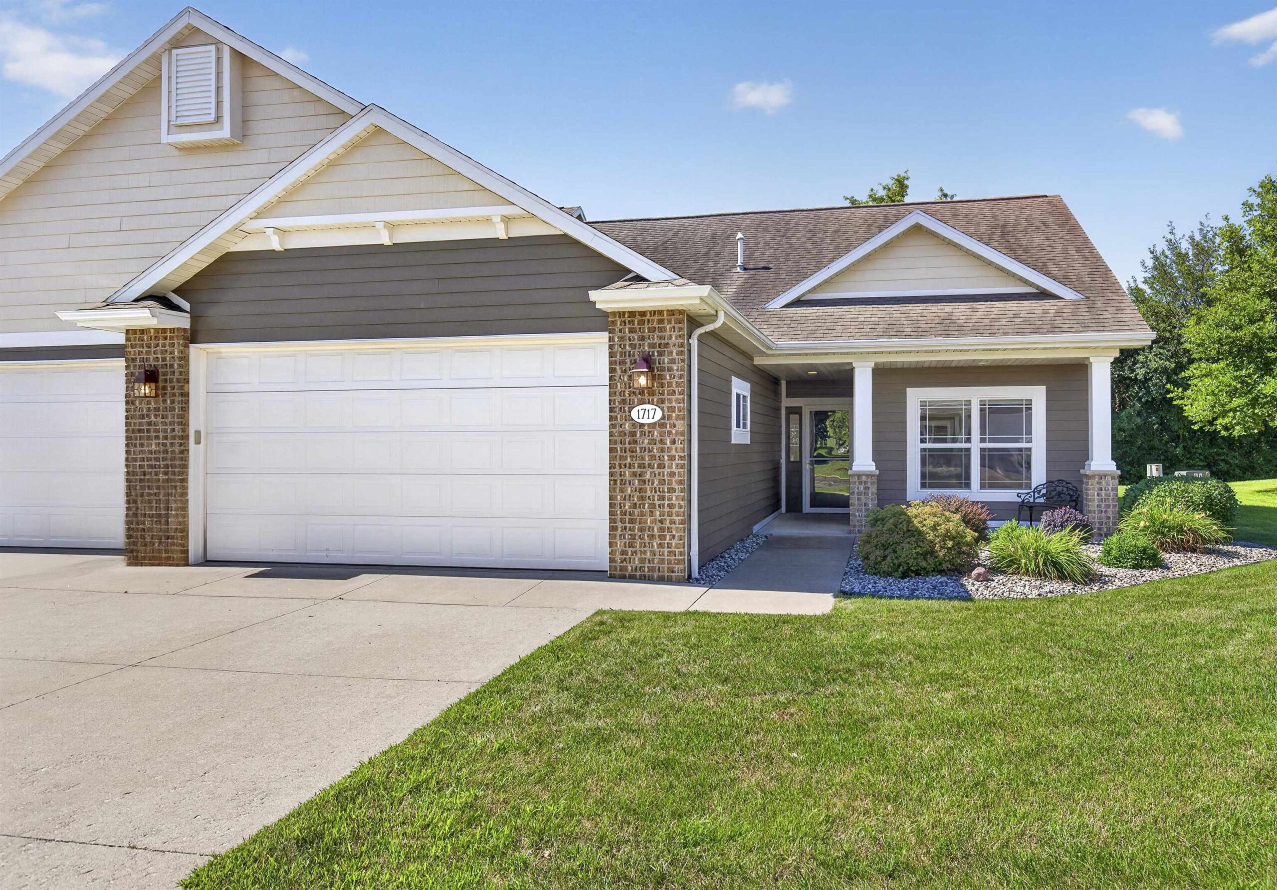 1717 OAK HOLLOW Lane property preview photograph