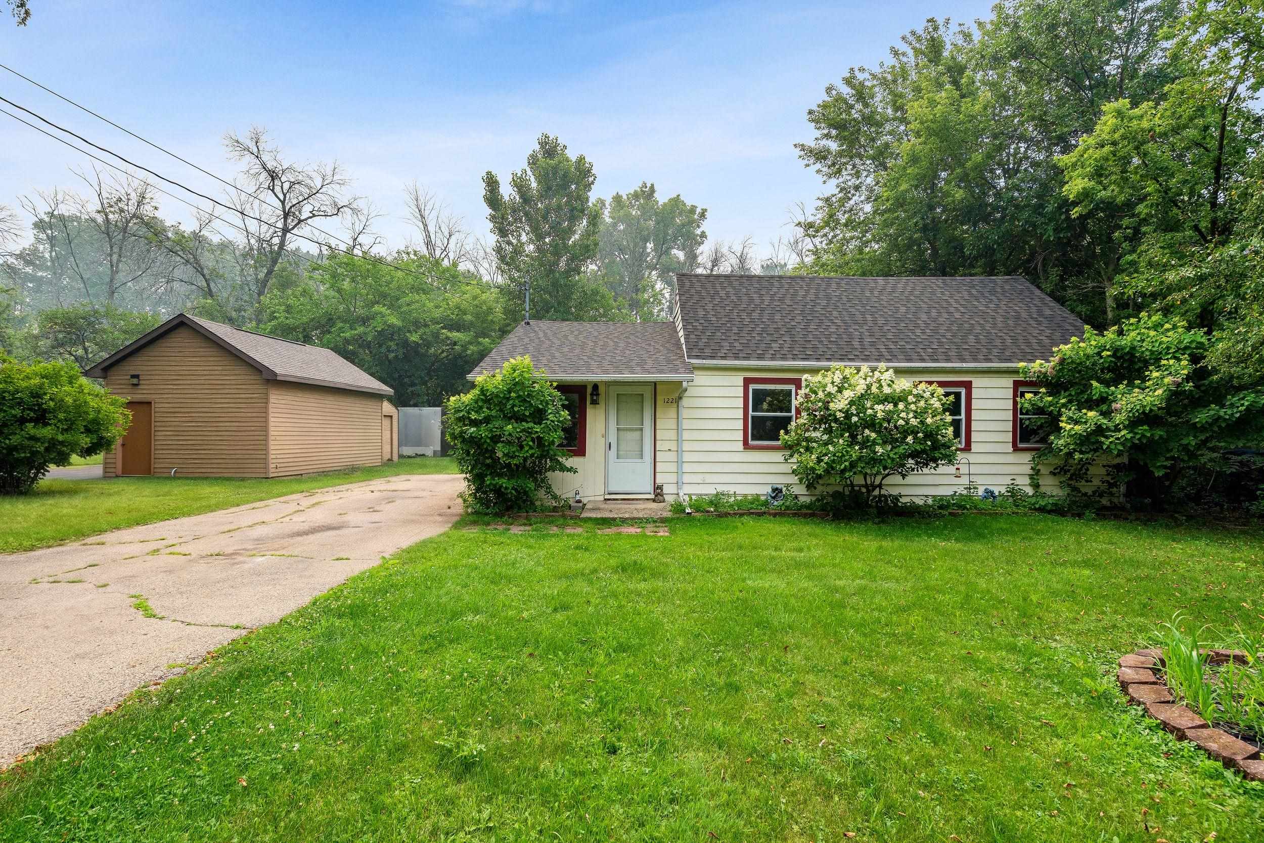 1221 MANITOWOC Road property preview photograph