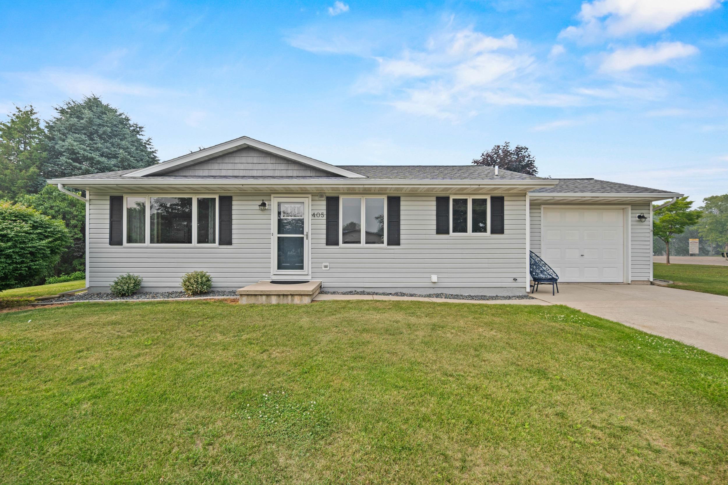 405 W GREENFIELD Avenue property preview photograph