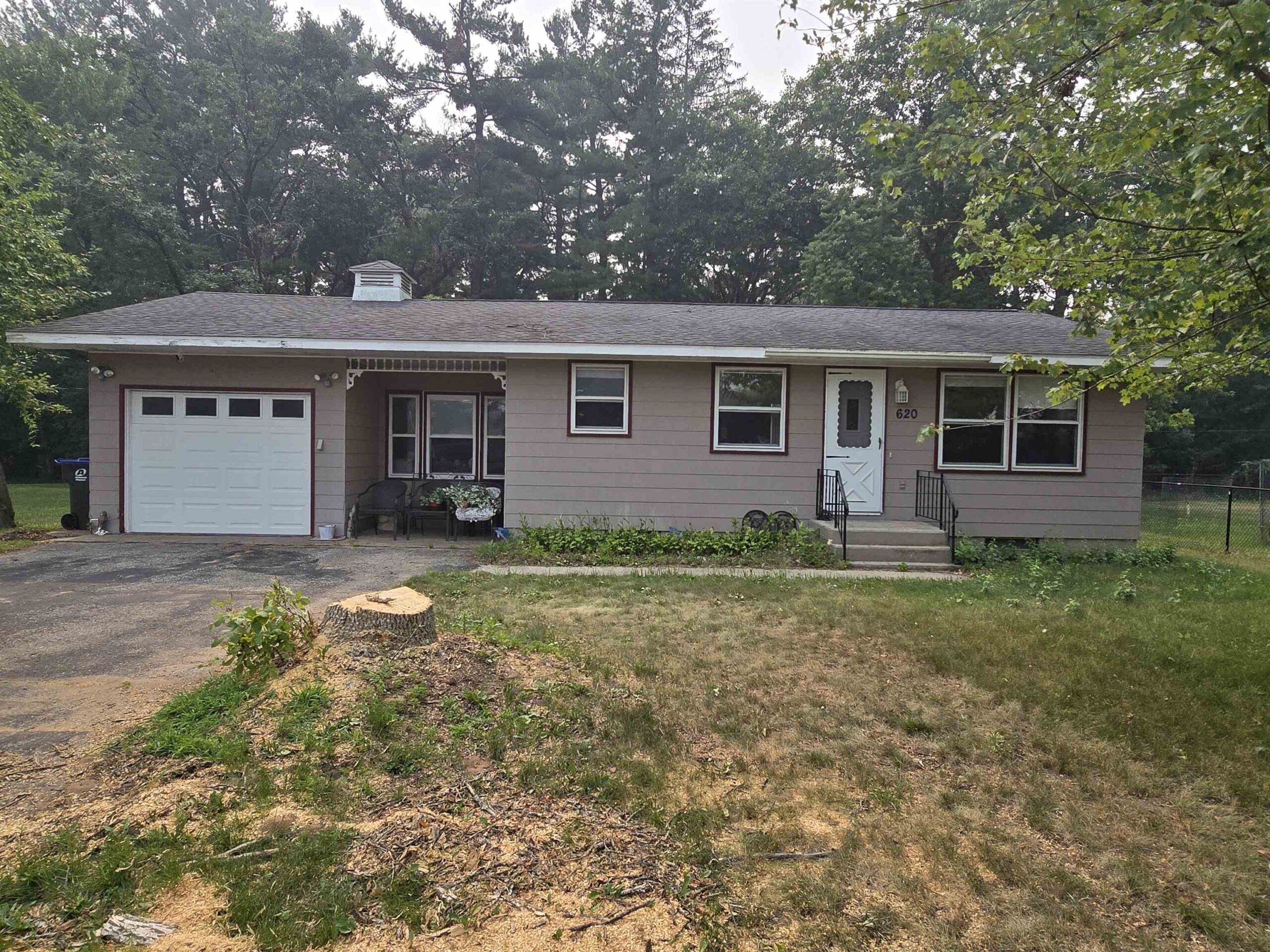 620 S WAUPACA Street property preview photograph