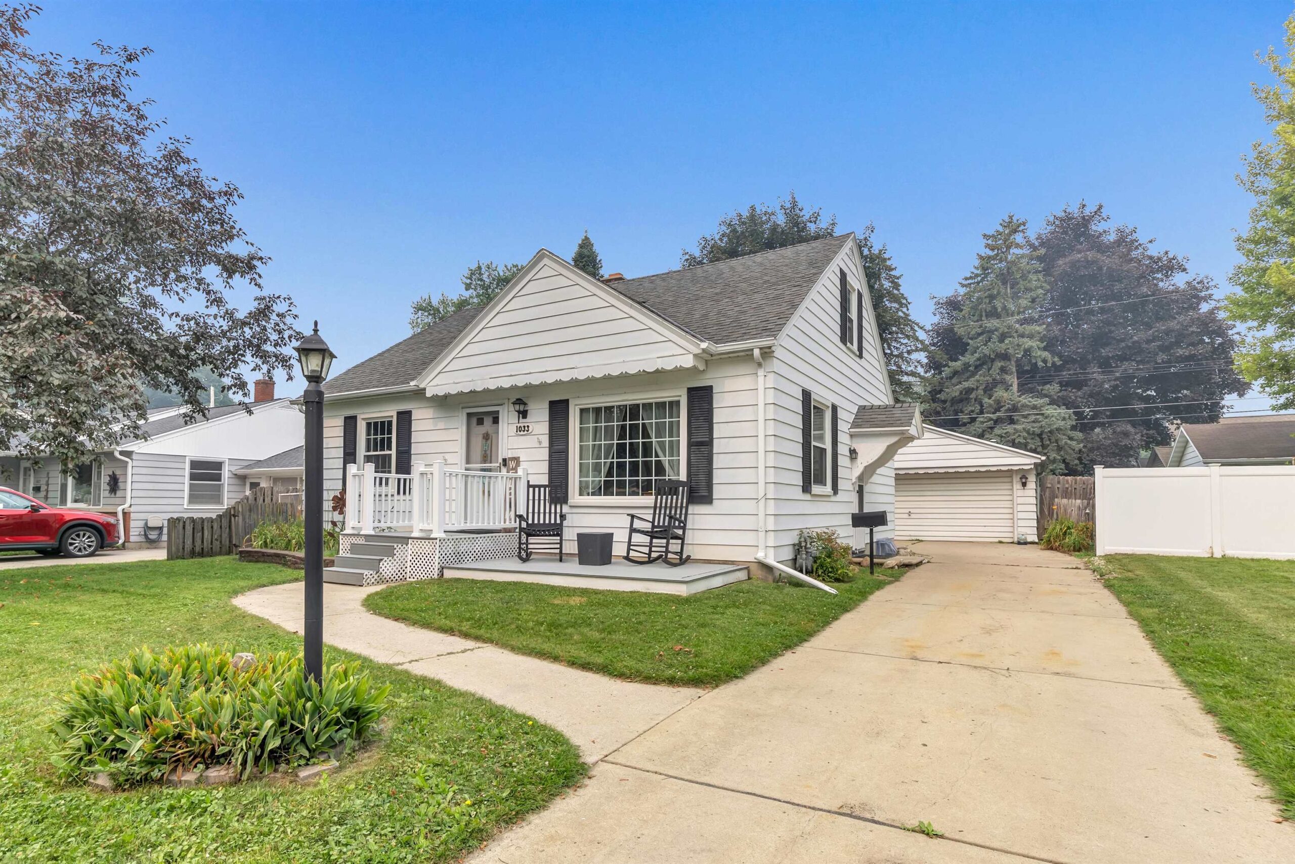 1033 ROYAL Boulevard property preview photograph