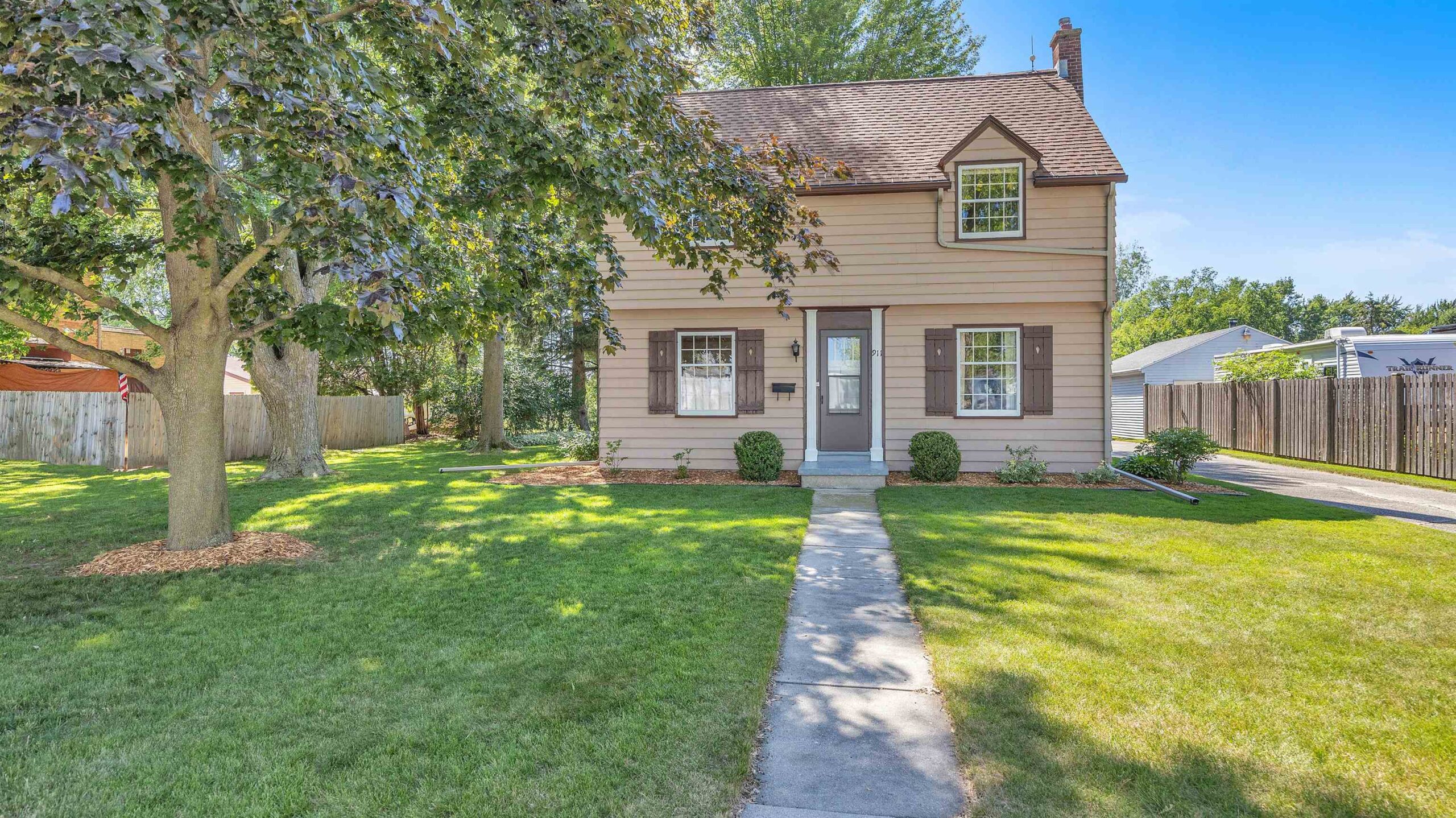 911 S MADISON Street property preview photograph