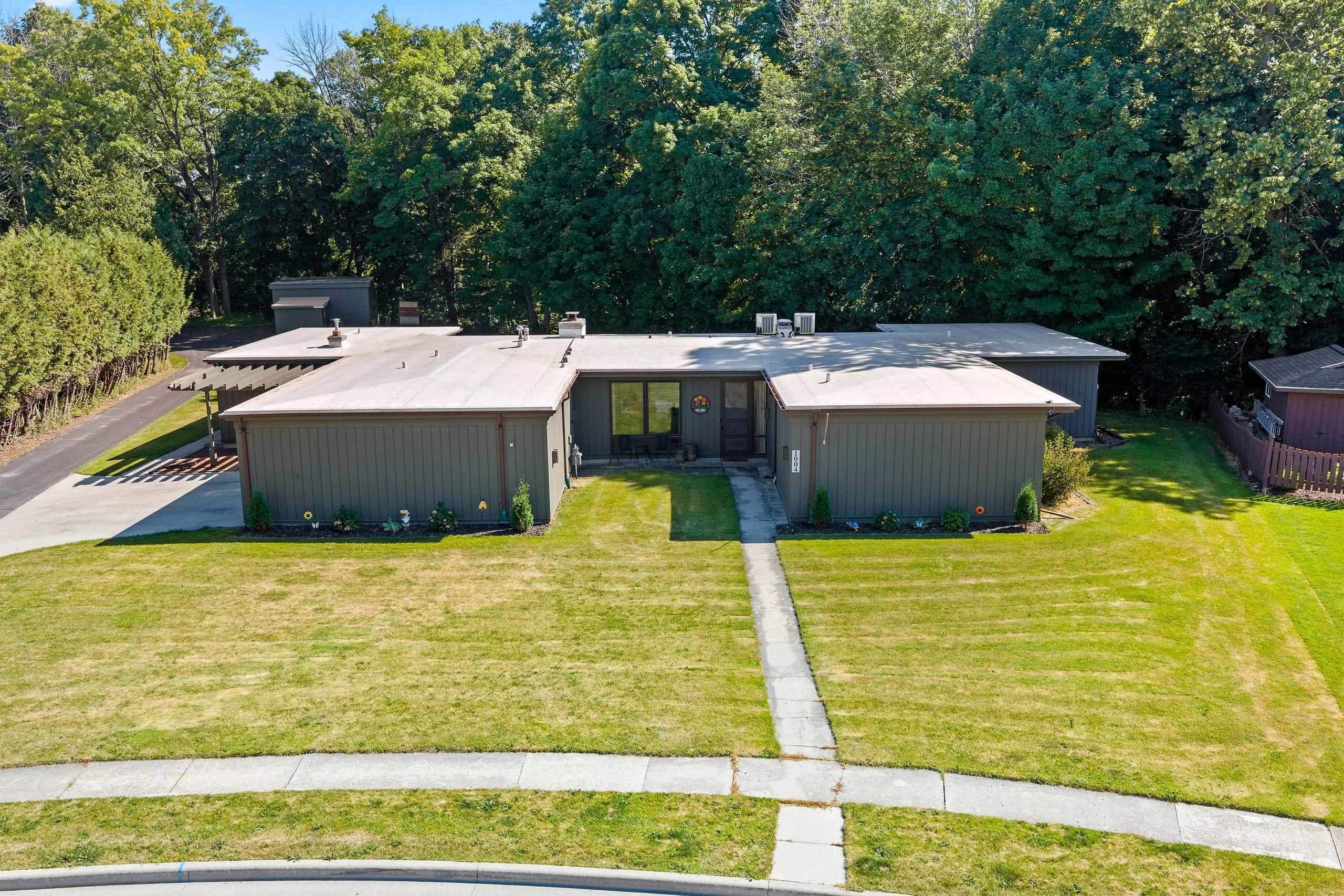 1004 W CRESCENT Drive property preview photograph