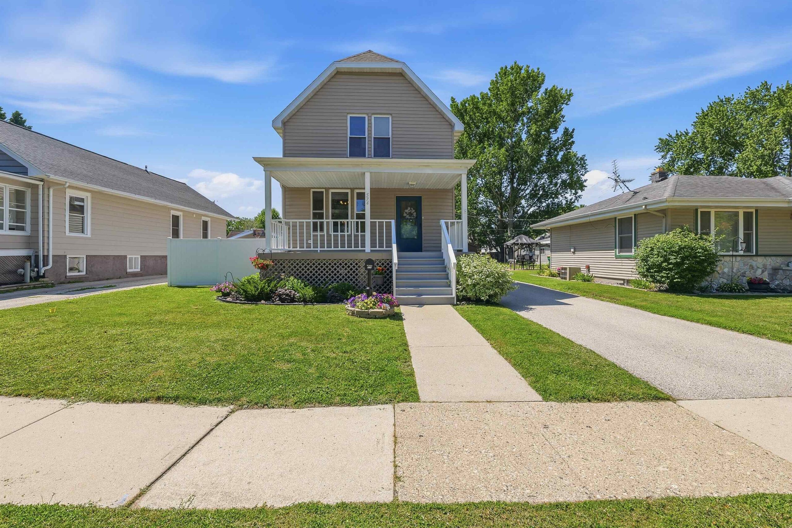 574 EMMA Street property preview photograph