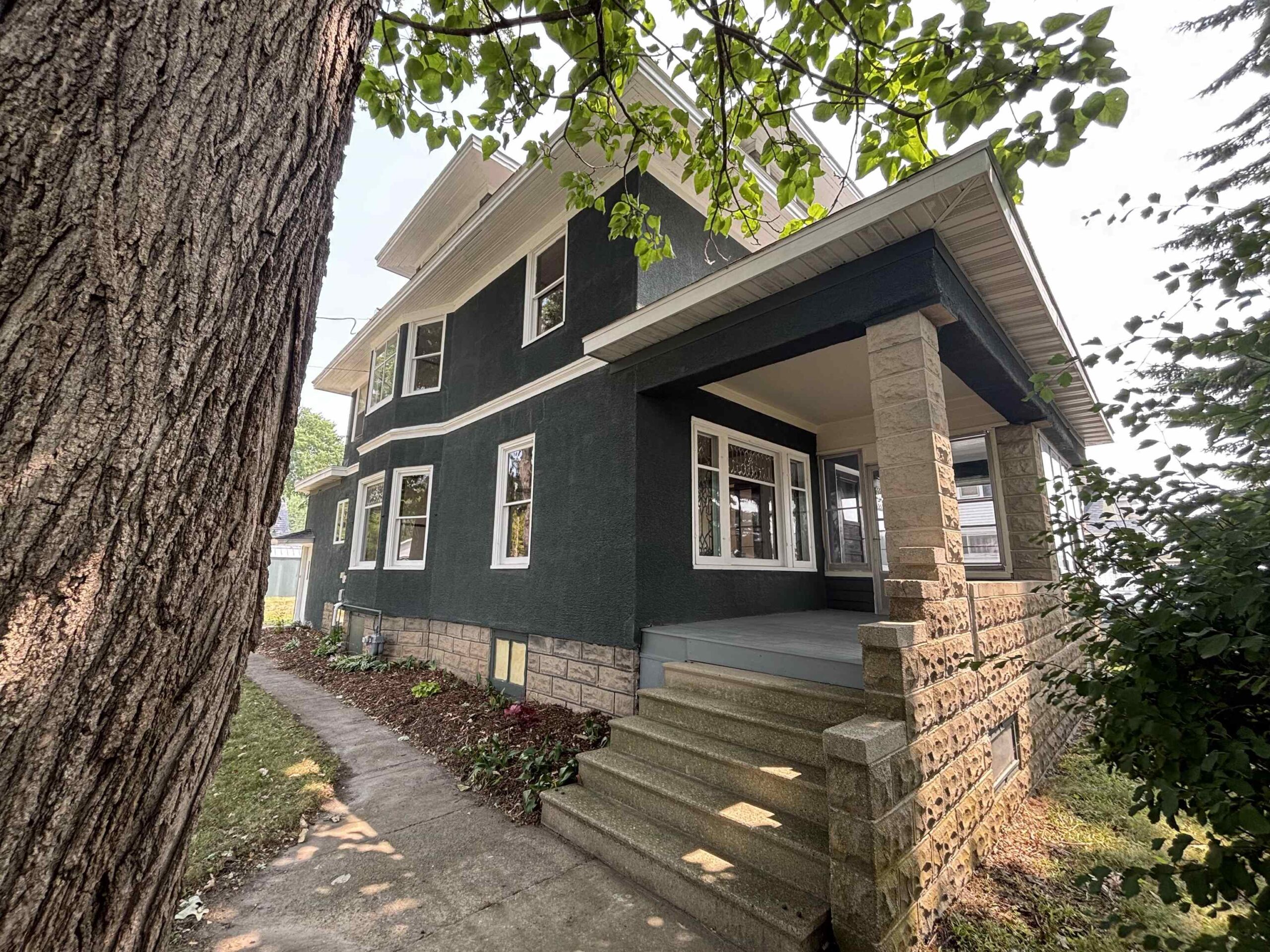 300 E MAIN Street property preview photograph