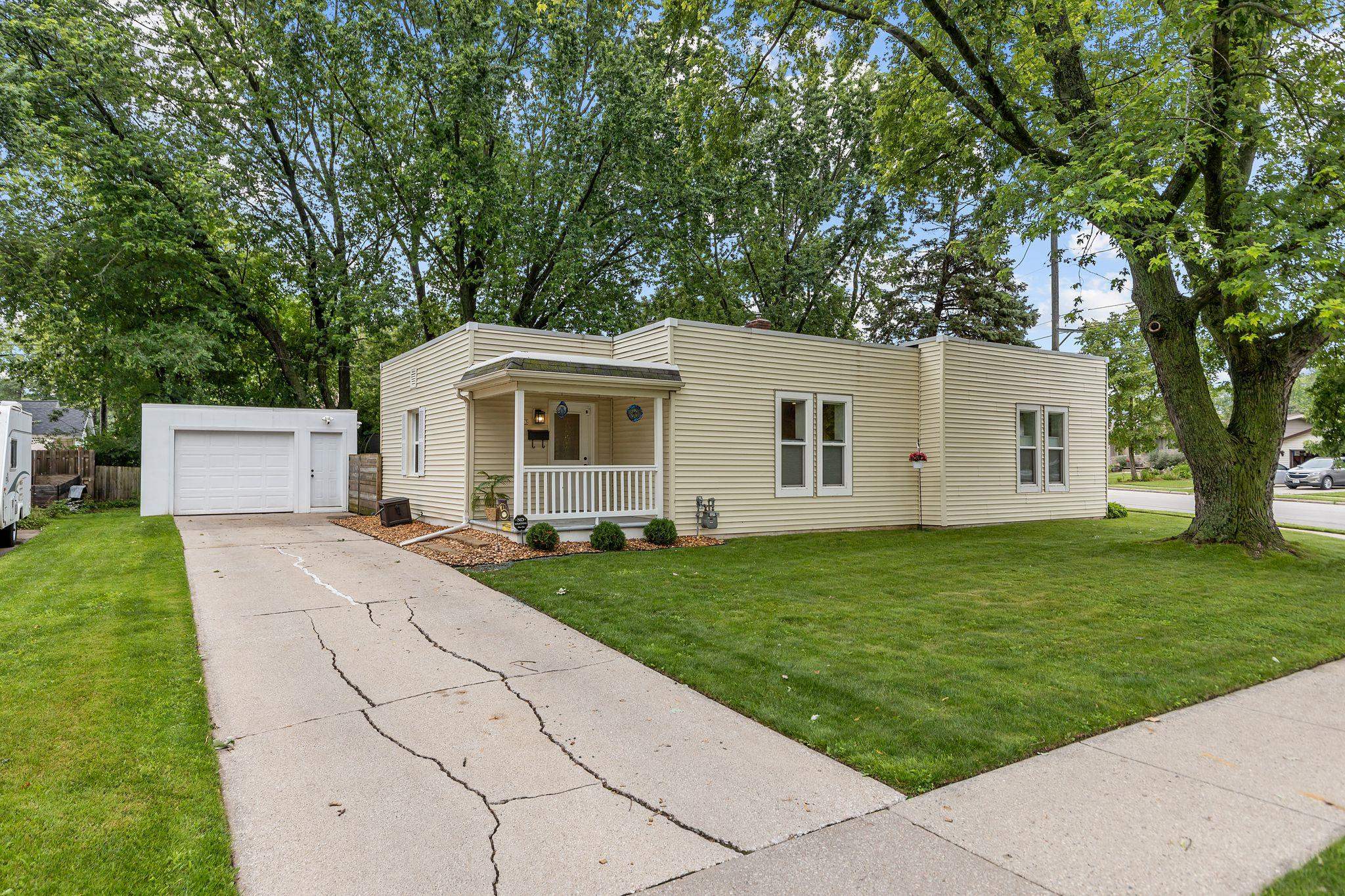 523 S ERIE Street property preview photograph