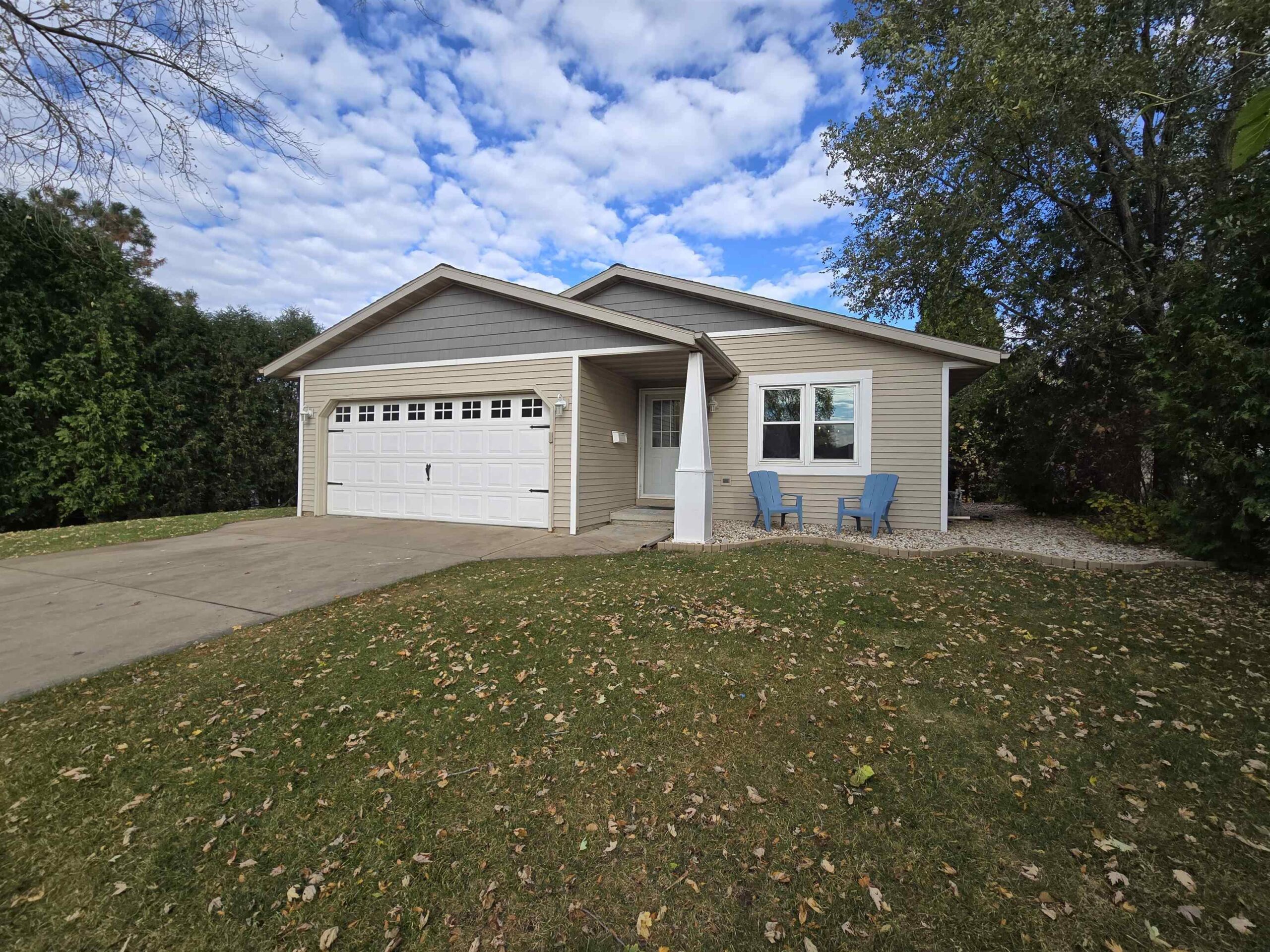 638 BUTLER Street property preview photograph