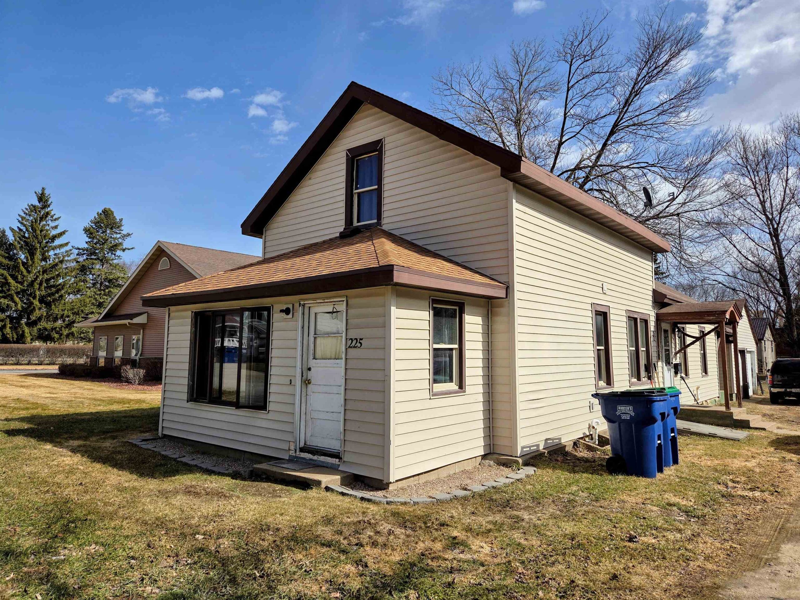 225 S MAIN Street property preview photograph