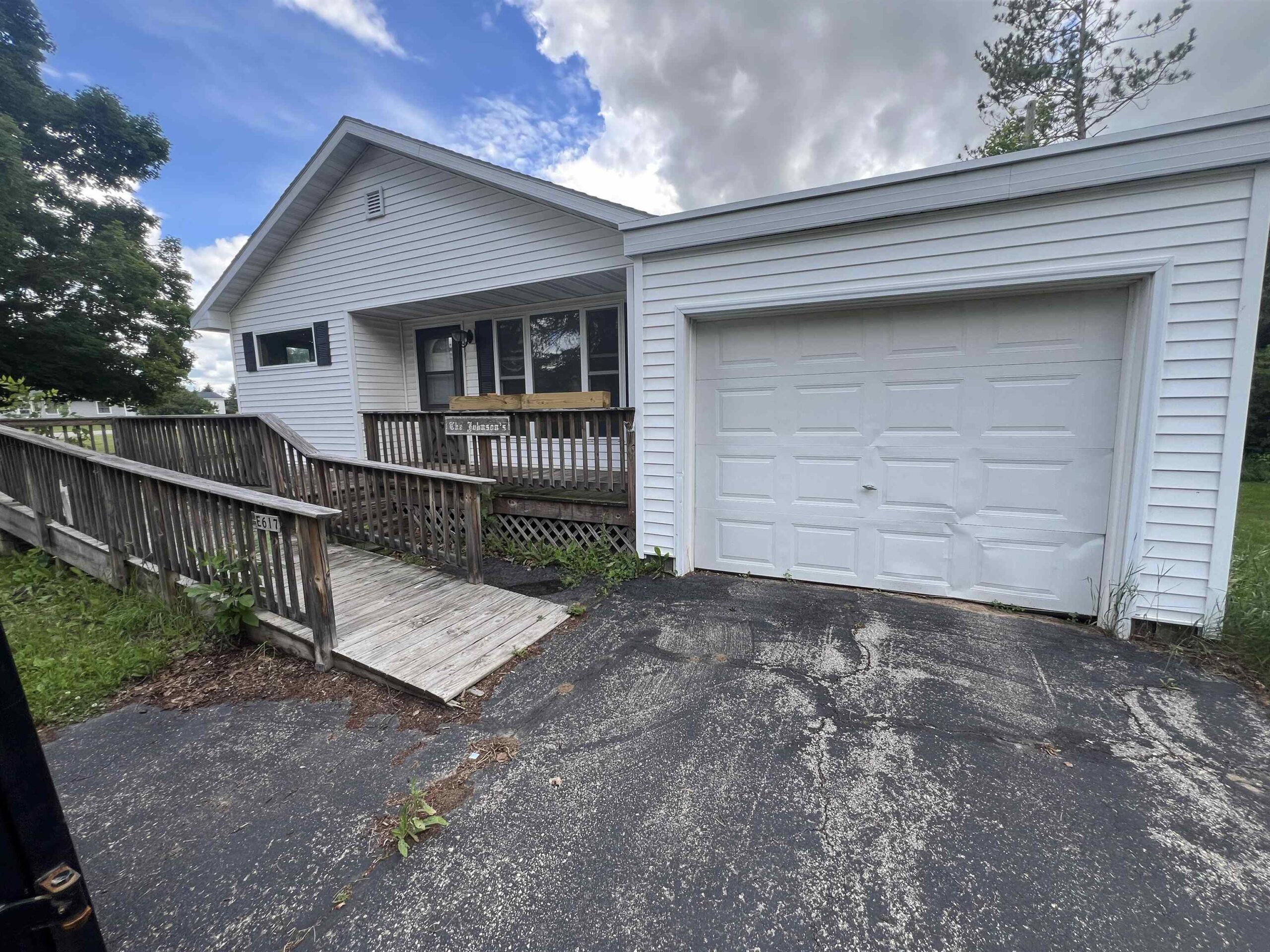E617 HENDRICKSEN Street property preview photograph