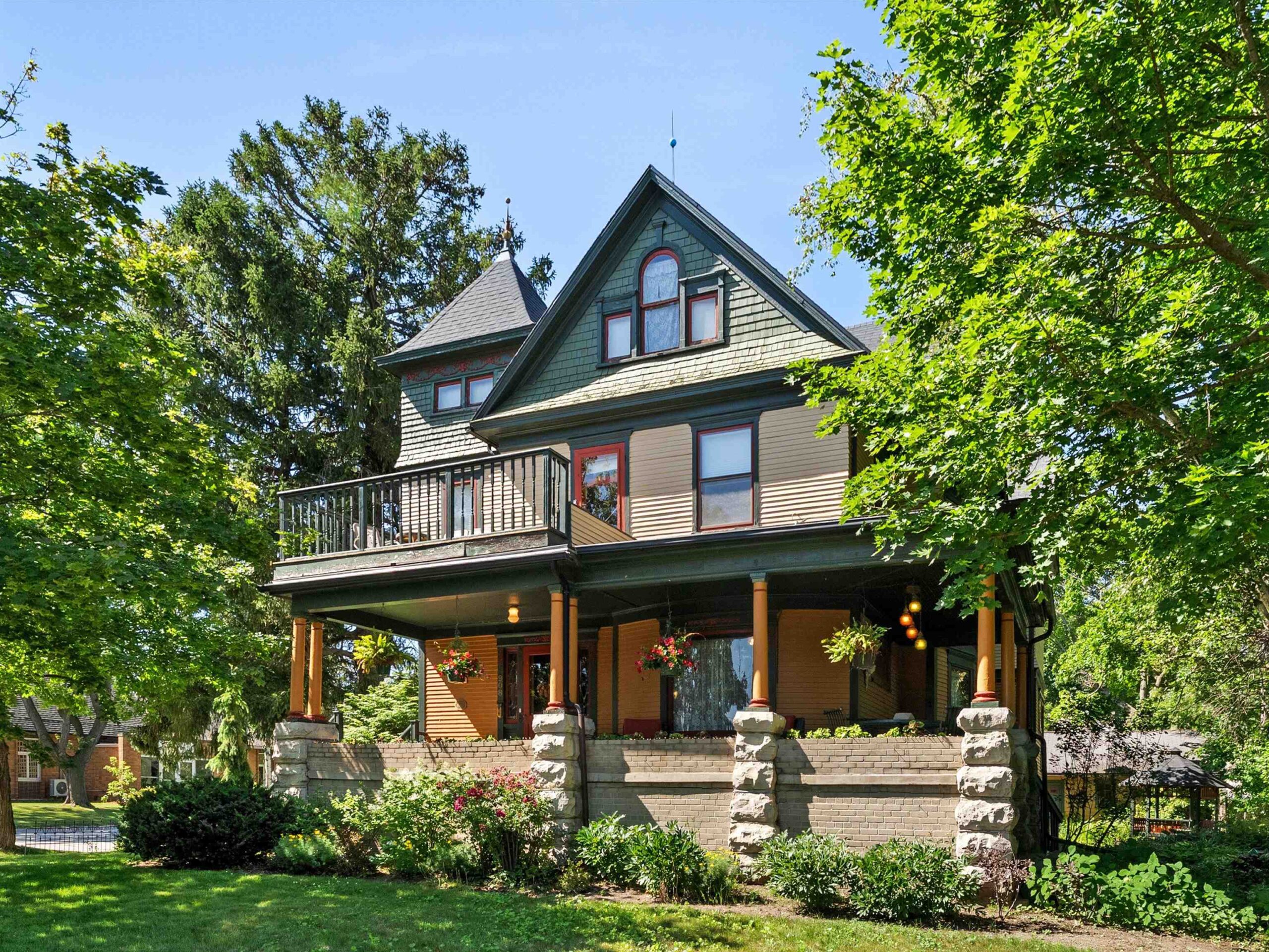 908 MICHIGAN Street property preview photograph