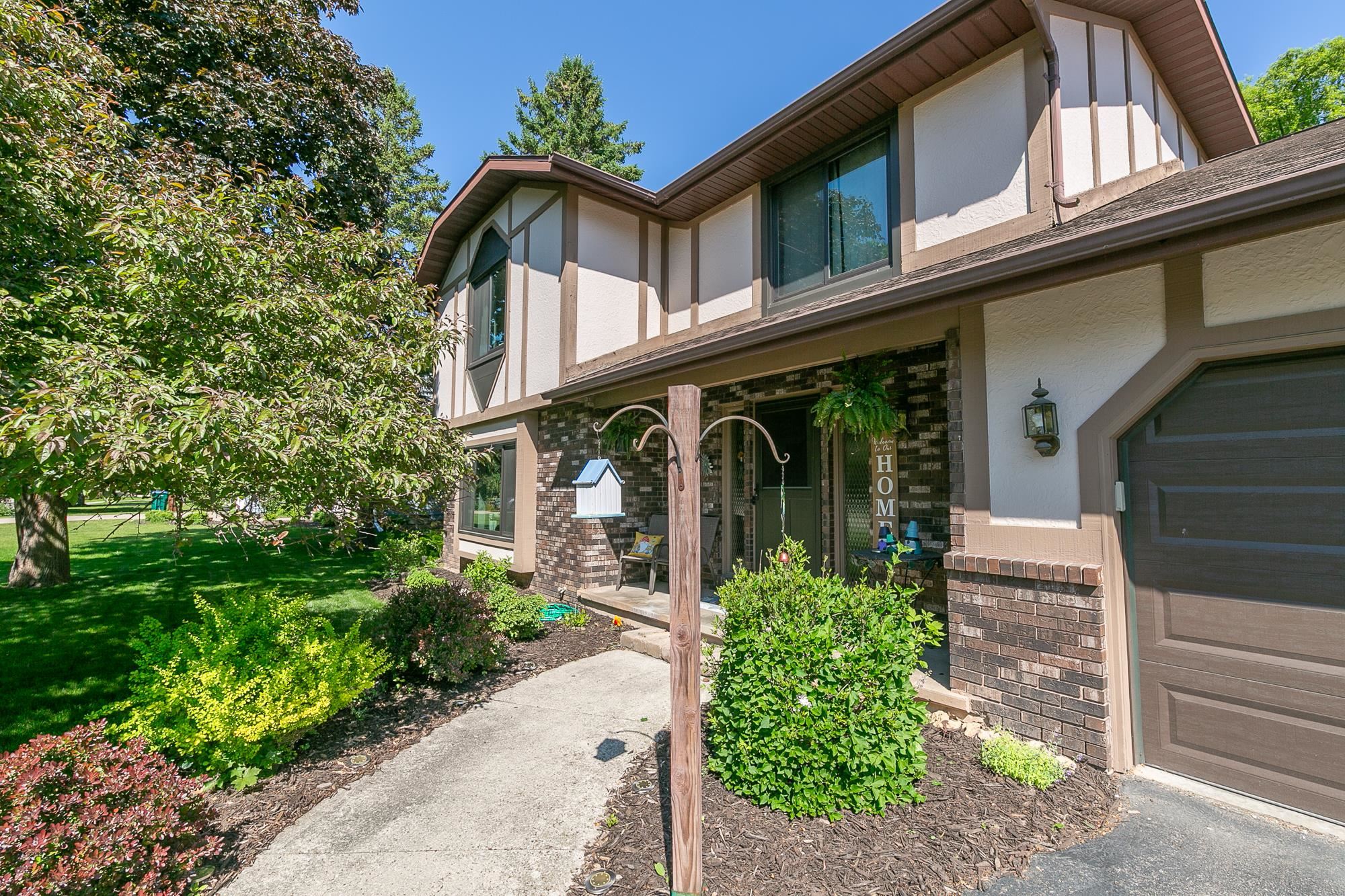 37 BUTTE DES MORTS Court property preview photograph