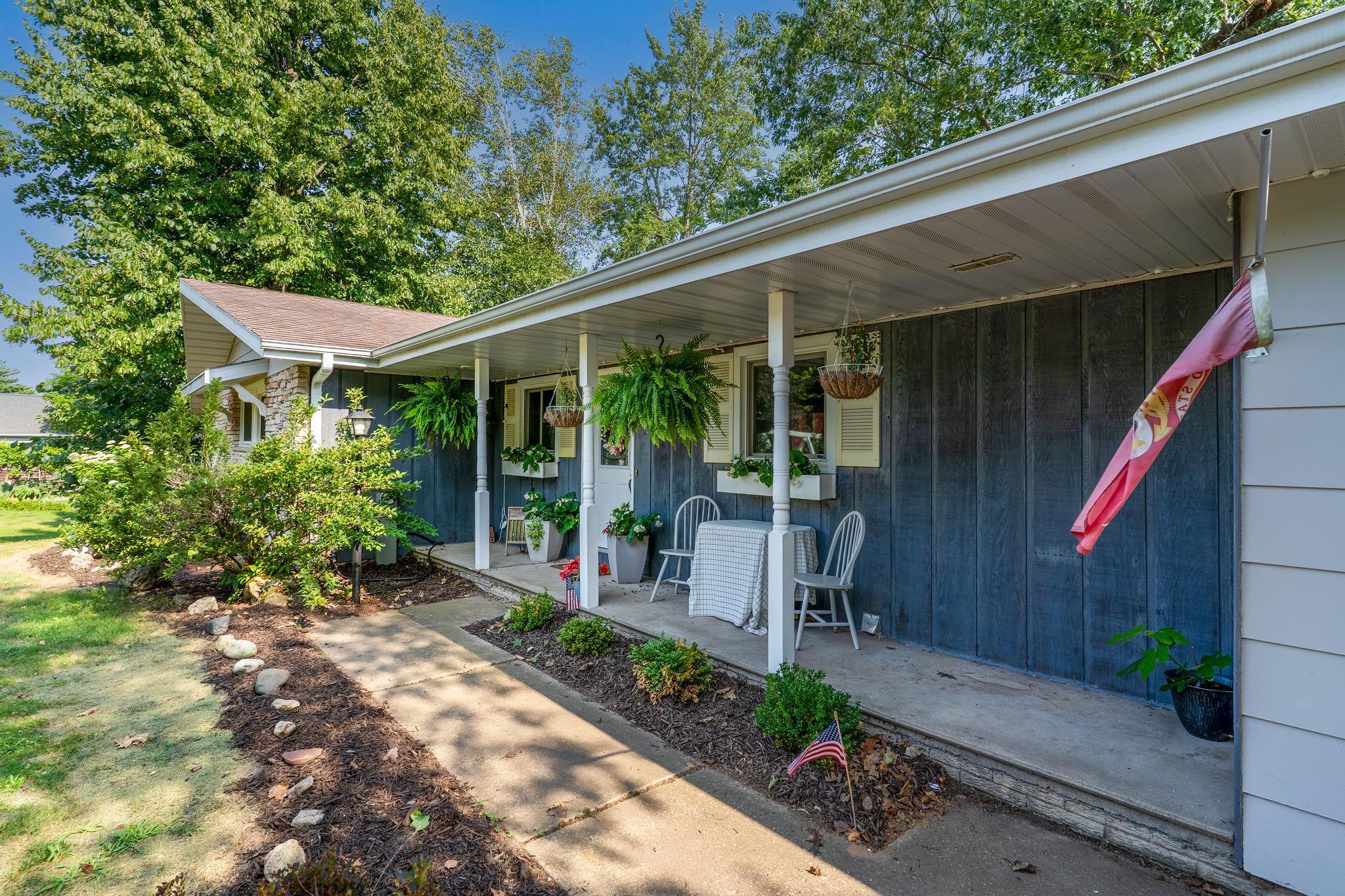 313 W HIGHLAND Drive property preview photograph