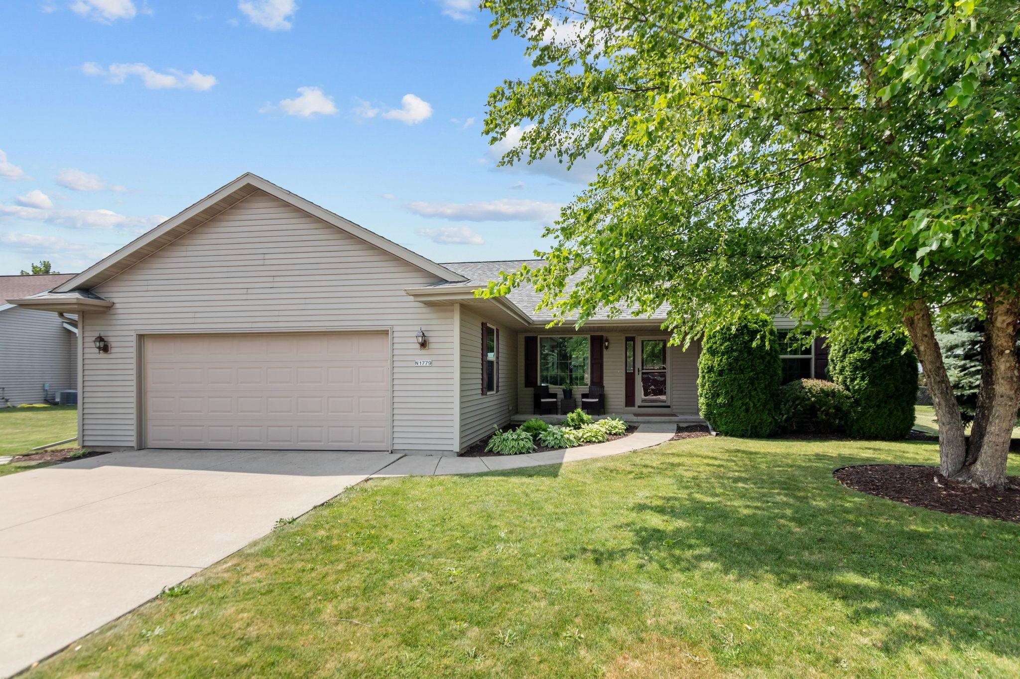 N1779 SWANEE Circle property preview photograph