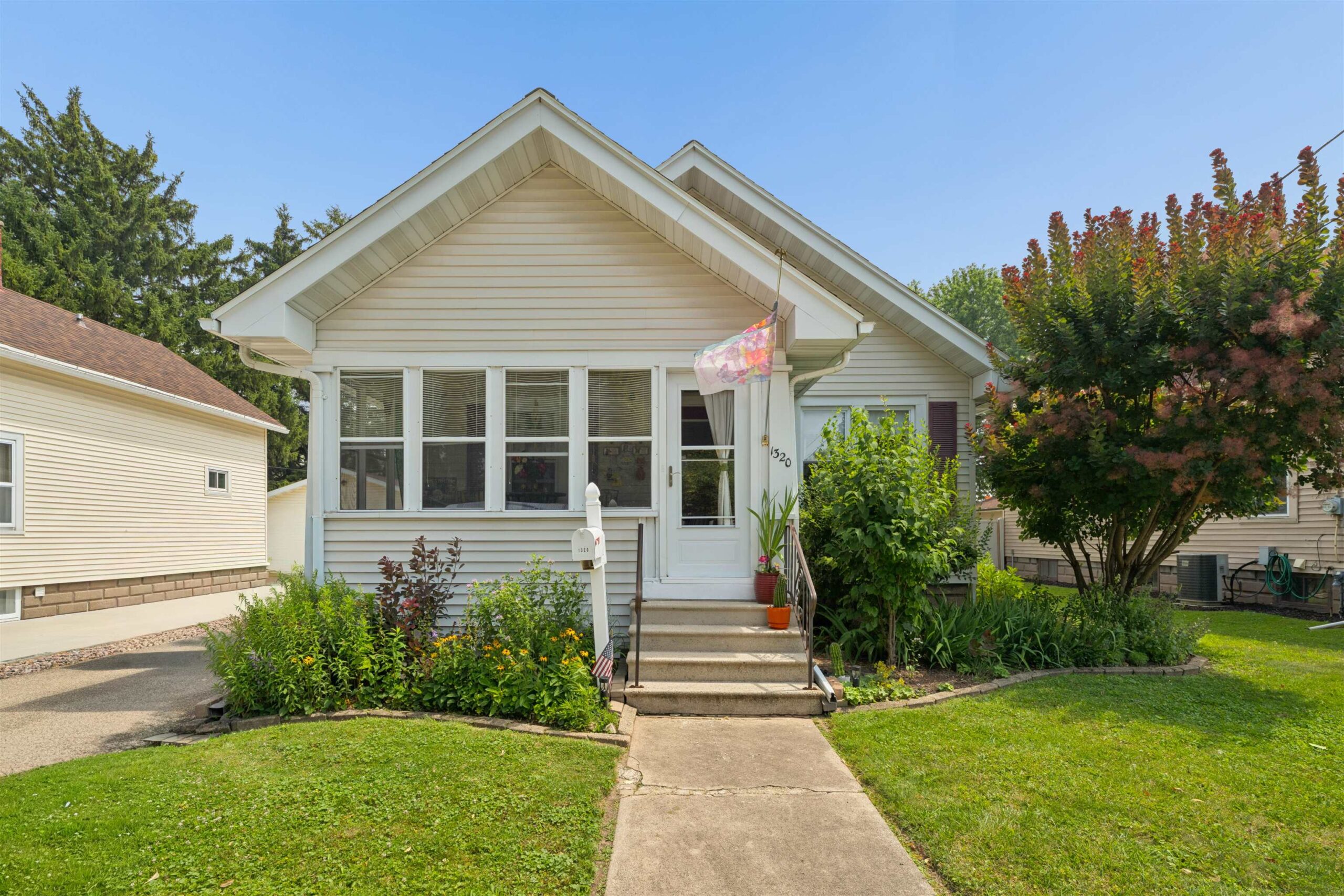 1320 N HARRIMAN Street property preview photograph