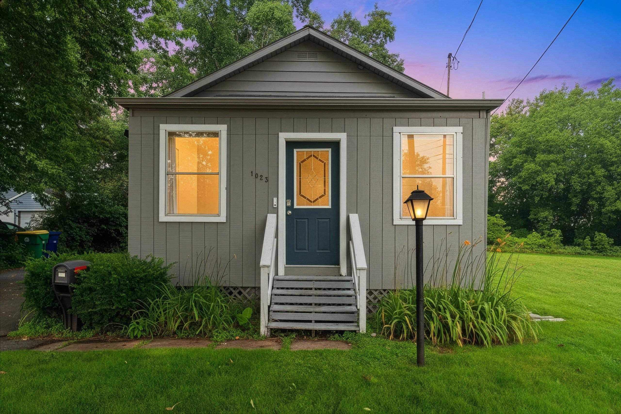 1023 N CHESTNUT Avenue property preview photograph