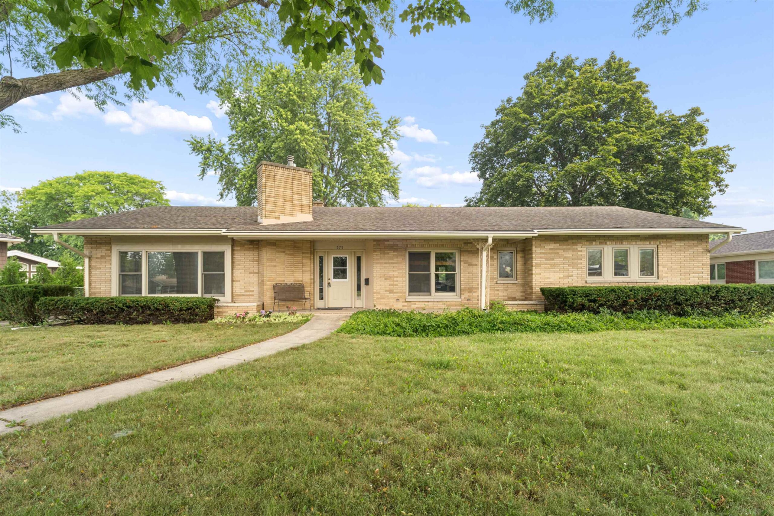 575 LEDGEVIEW Boulevard property preview photograph