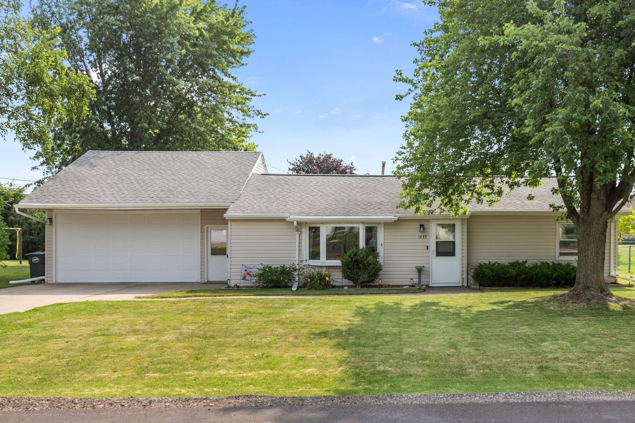 1439 LILLY Street property preview photograph
