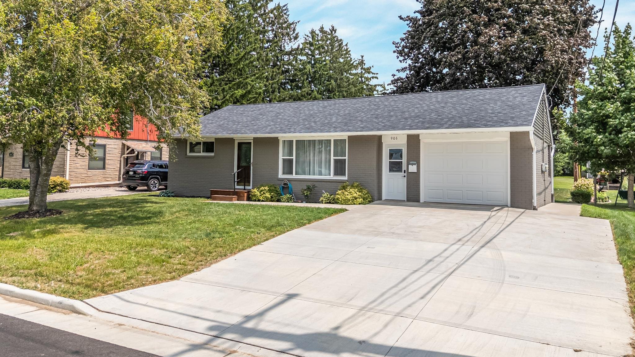 906 OSHKOSH Street property preview photograph