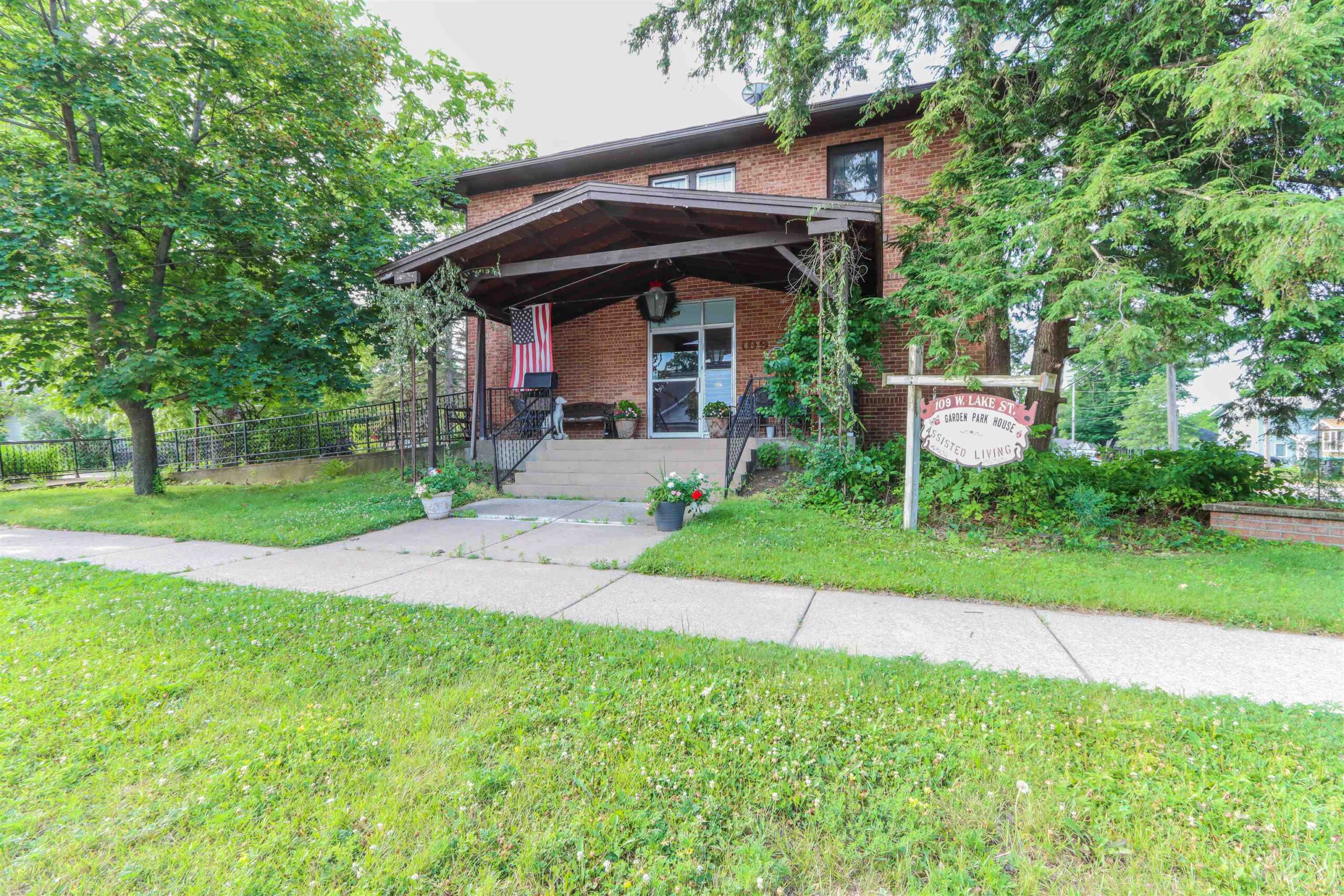 109 W LAKE Street property preview photograph